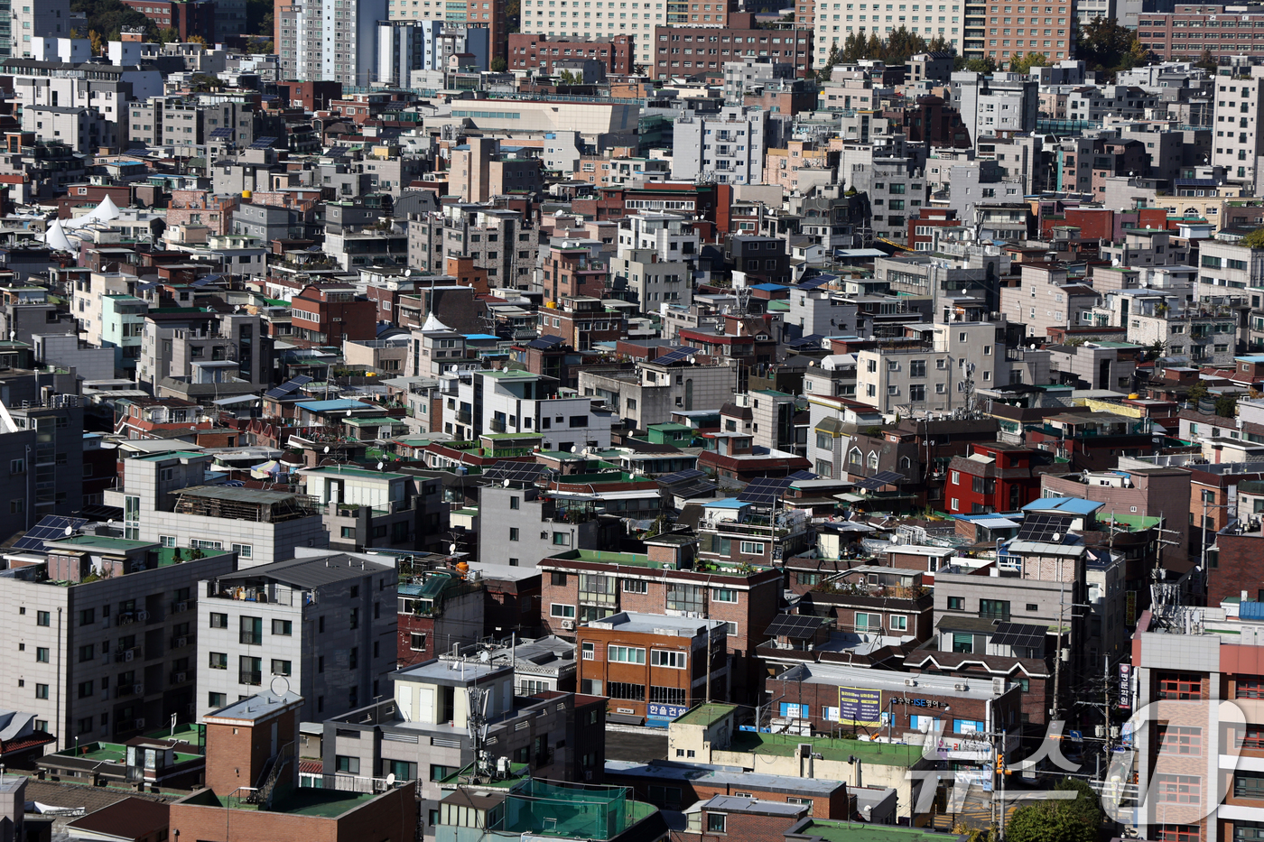 (서울=뉴스1) 황기선 기자 = 정부의 10·15 부동산 대책 이후 서울 빌라(연립·다세대주택) 거래량이 70% 이상 급감한 것으로 나타났다.3일 국토교통부 실거래가 통계에 따르면 …