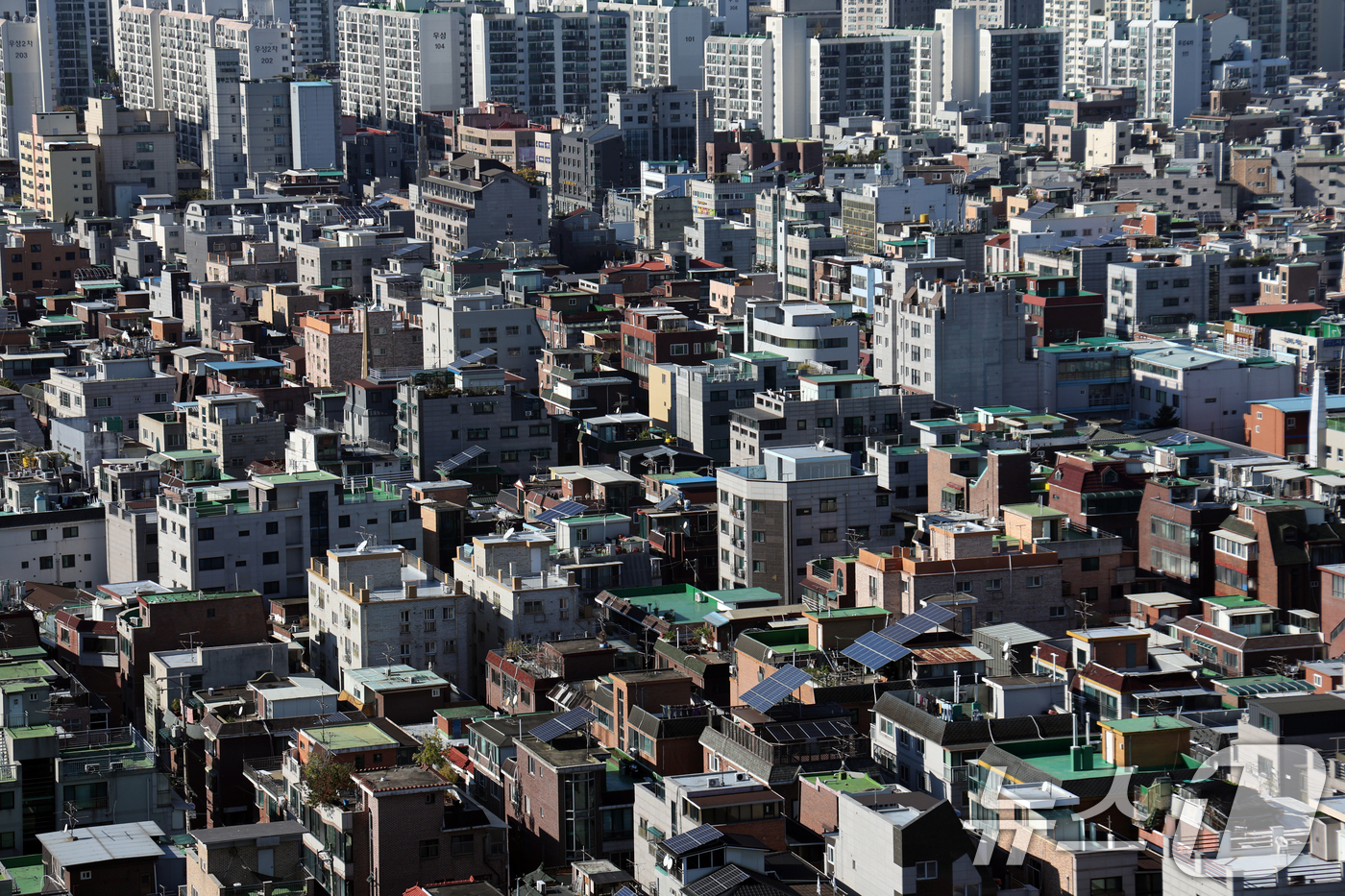 (서울=뉴스1) 황기선 기자 = 정부의 10·15 부동산 대책 이후 서울 빌라(연립·다세대주택) 거래량이 70% 이상 급감한 것으로 나타났다.3일 국토교통부 실거래가 통계에 따르면 …