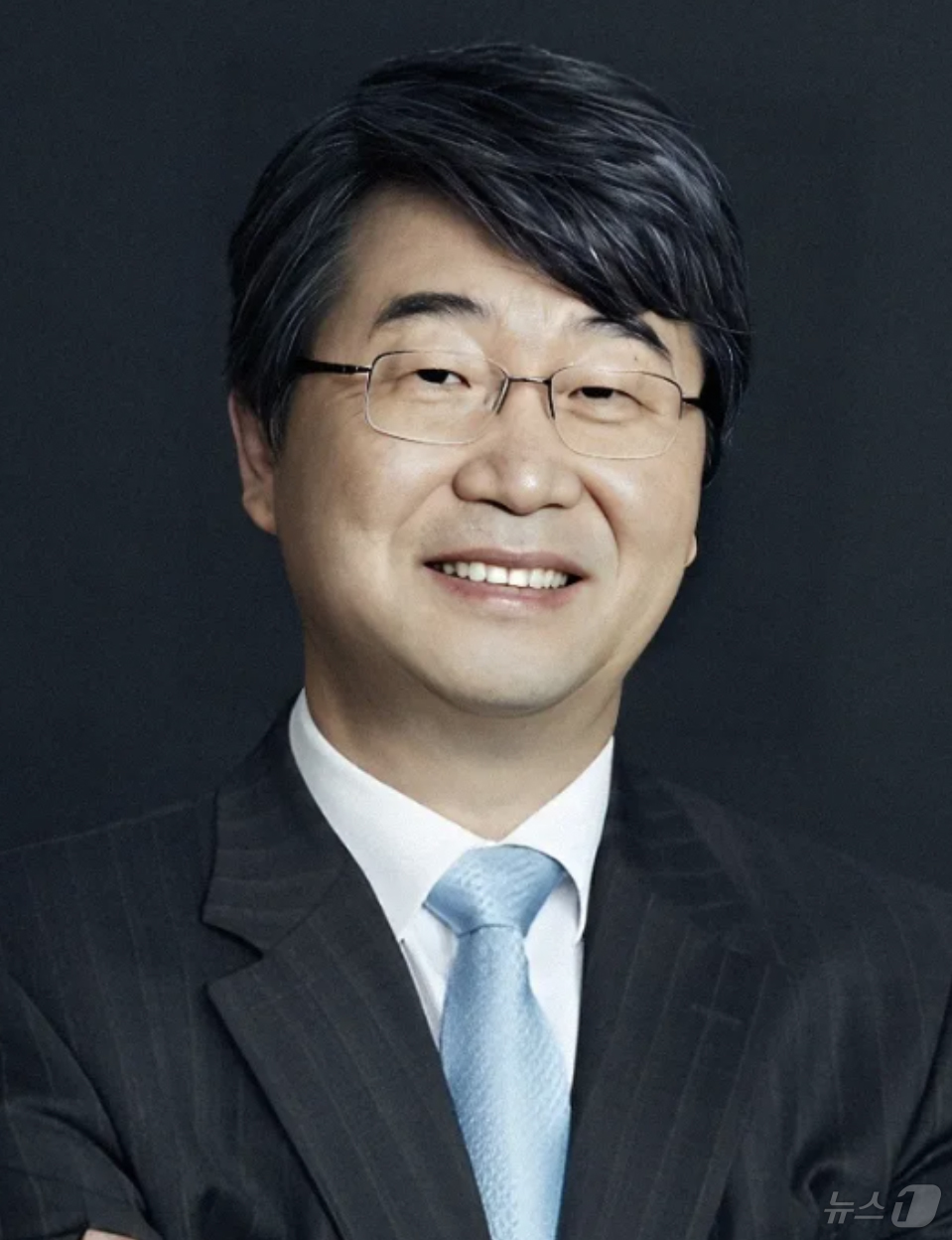 (서울=뉴스1) 이재명 기자 = 이재명 대통령이 3일 경제사회노동위원회 위원장에 김지형 전 대법관을 임명했다. (대통령실 제공. 재판매 및 DB 금지)  2025.11.3/뉴스1