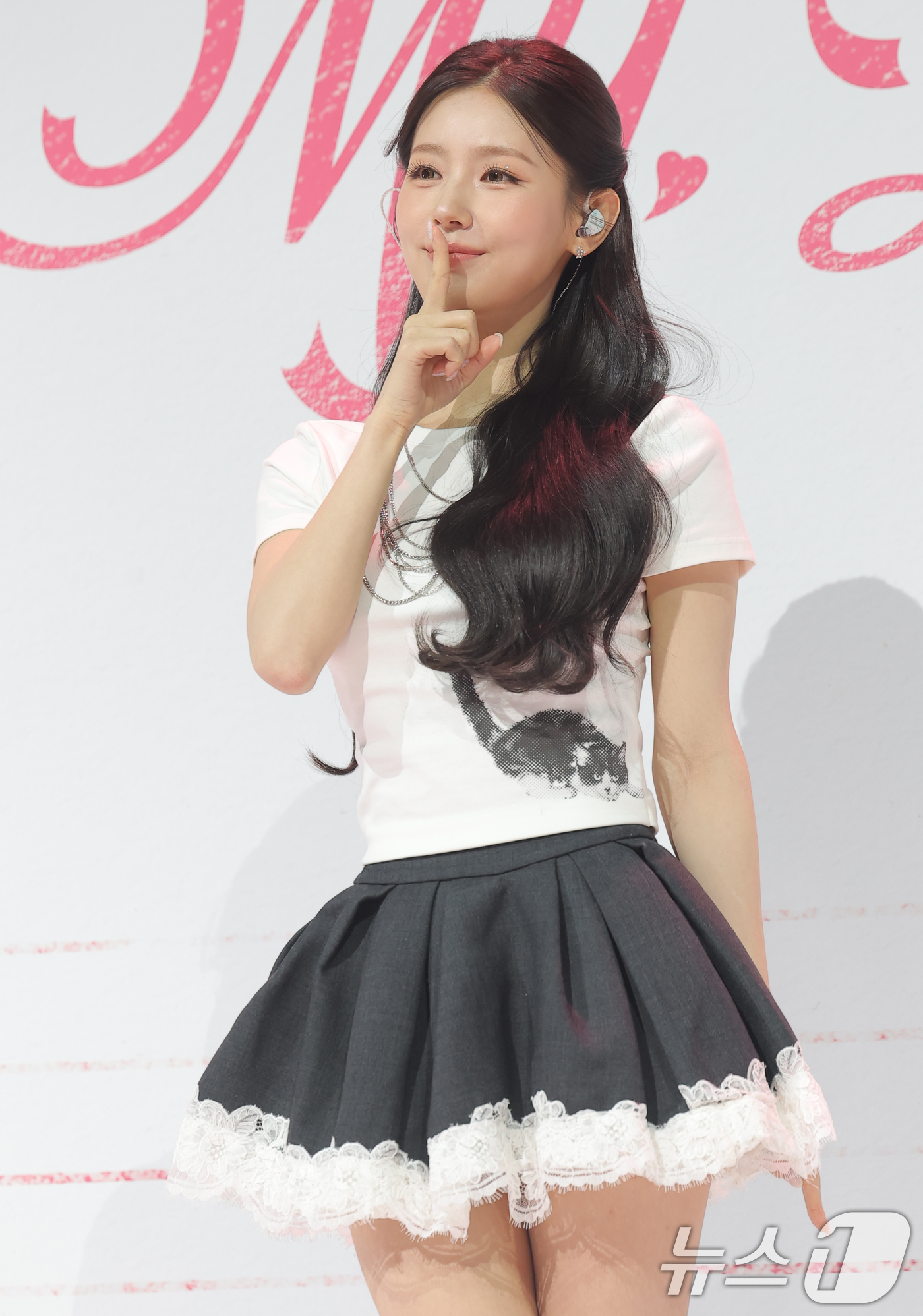 (서울=뉴스1) 권현진 기자 = 그룹 아이들(i-dle)의 미연이 3일 오후 서울 용산구 블루스퀘어에서 가진 두 번째 솔로 미니 앨범  '마이, 러버(MY, Lover)' 발매 쇼 …