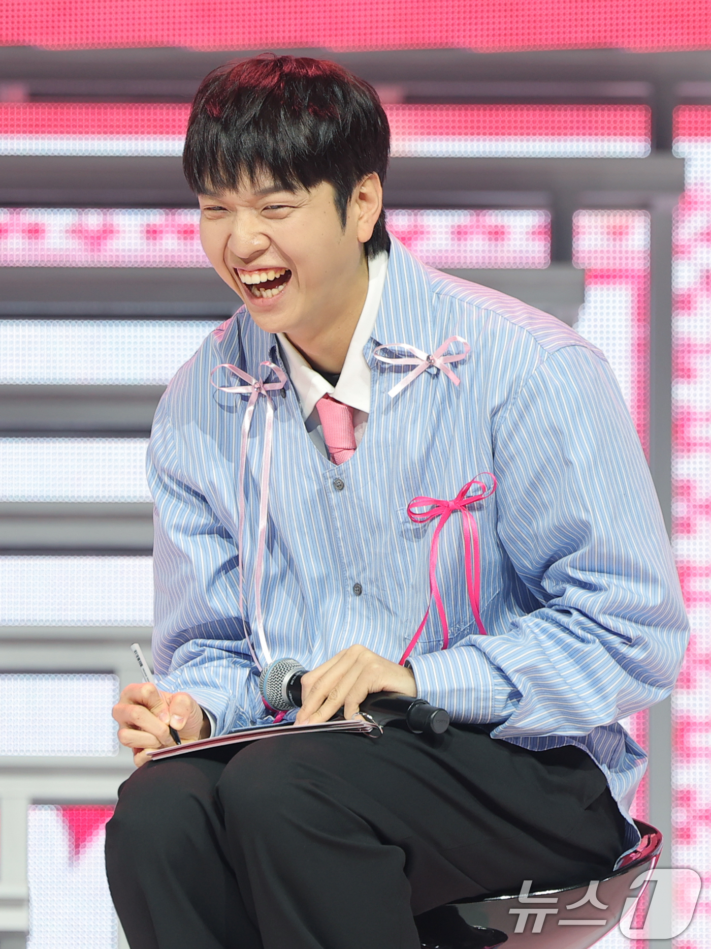 (서울=뉴스1) 권현진 기자 = 방송인 유재필이 3일 오후 서울 용산구 블루스퀘어에서 열린 아이들 미연 두 번째 솔로 미니 앨범  '마이, 러버(MY, Lover)' 발매 쇼케이스 …