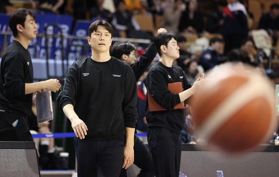 '개인사로 지각 출근' 김효범 삼성 감독, 벌금 300만원 징계