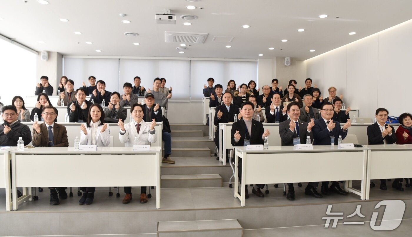 본문 이미지 - 사람앤동물메디컬센터는 28일 용인 신사옥 확전 이전식을 개최했다(동물병원 제공). ⓒ 뉴스1