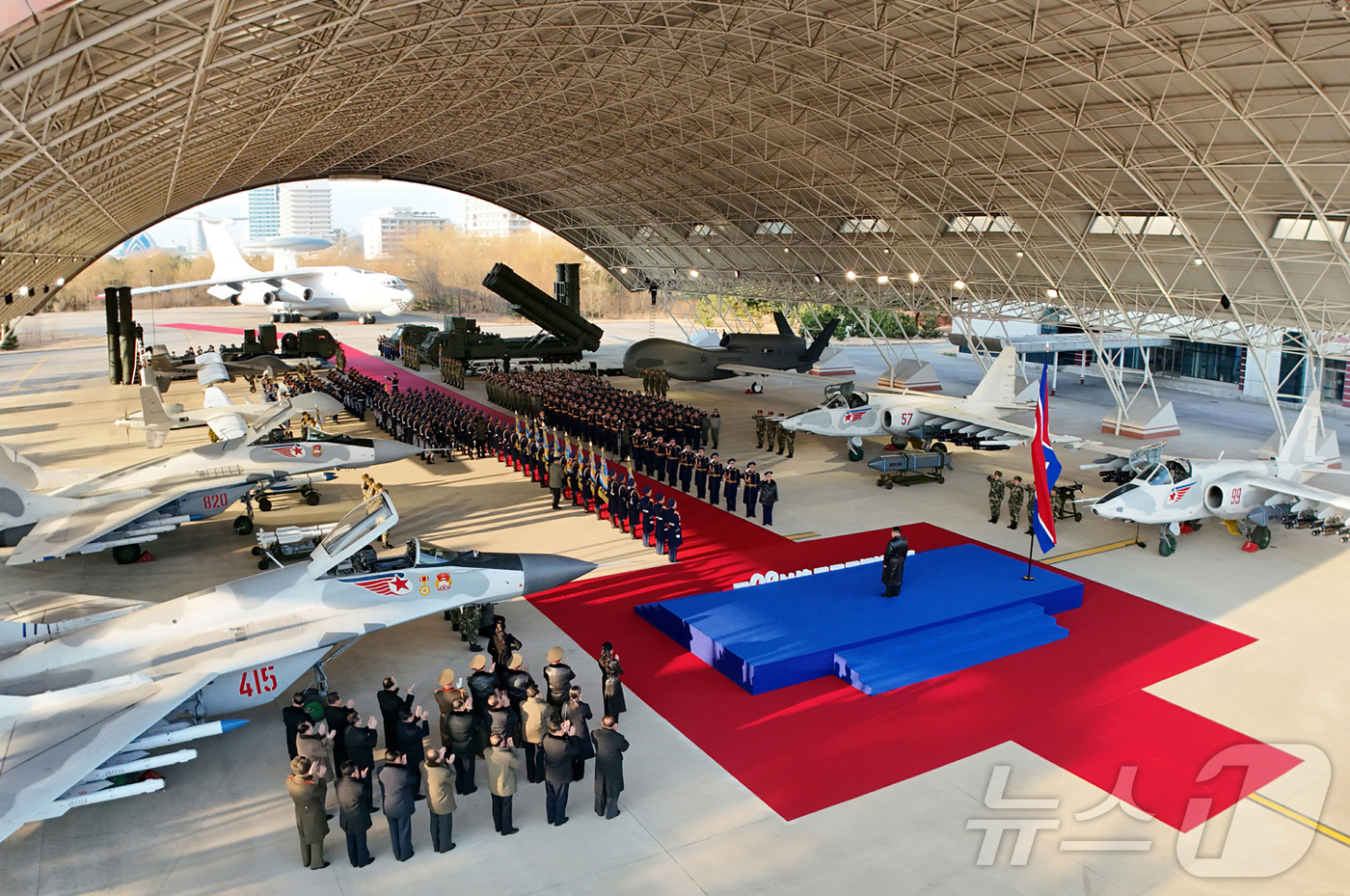 (평양 노동신문=뉴스1) = 북한 노동당 기관지 노동신문은 30일 "조선인민군 공군 창설 80주년 기념행사가 11월 28일 제2공군사단 59길영조영웅연대 갈마비행장에서 성대히 진행 …