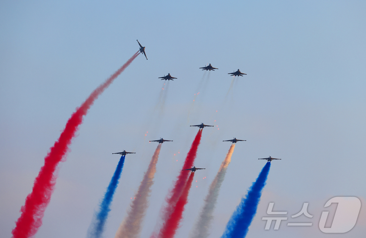 (평양 노동신문=뉴스1) = 북한 노동당 기관지 노동신문은 30일 "조선인민군 공군 창설 80주년 기념행사가 11월 28일 제2공군사단 59길영조영웅연대 갈마비행장에서 성대히 진행 …