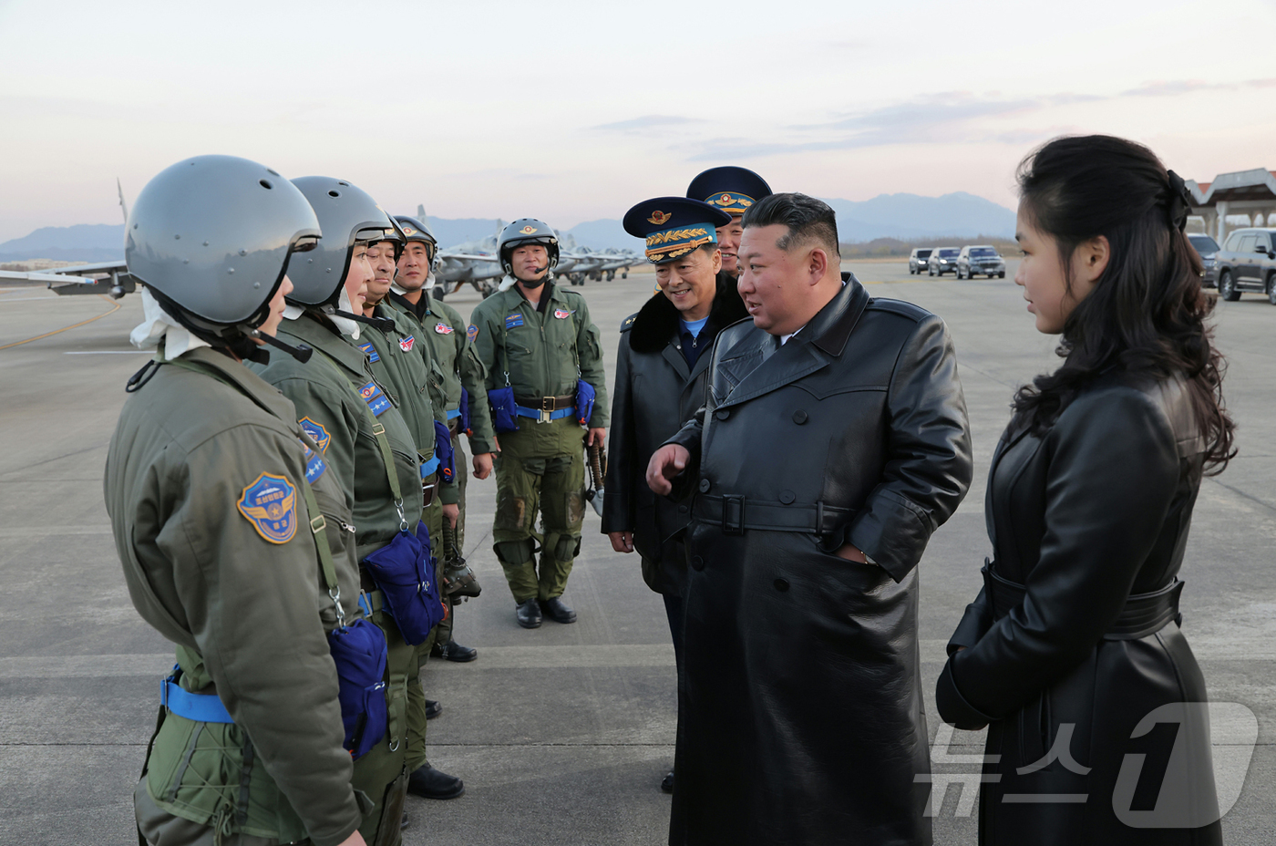 (평양 노동신문=뉴스1) = 북한 노동당 기관지 노동신문은 30일 "조선인민군 공군 창설 80주년 기념행사가 11월 28일 제2공군사단 59길영조영웅연대 갈마비행장에서 성대히 진행 …