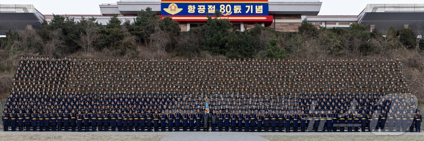 (평양 노동신문=뉴스1) = 북한 노동당 기관지 노동신문은 30일 "조선인민군 공군 창설 80주년 기념행사가 11월 28일 제2공군사단 59길영조영웅연대 갈마비행장에서 성대히 진행 …