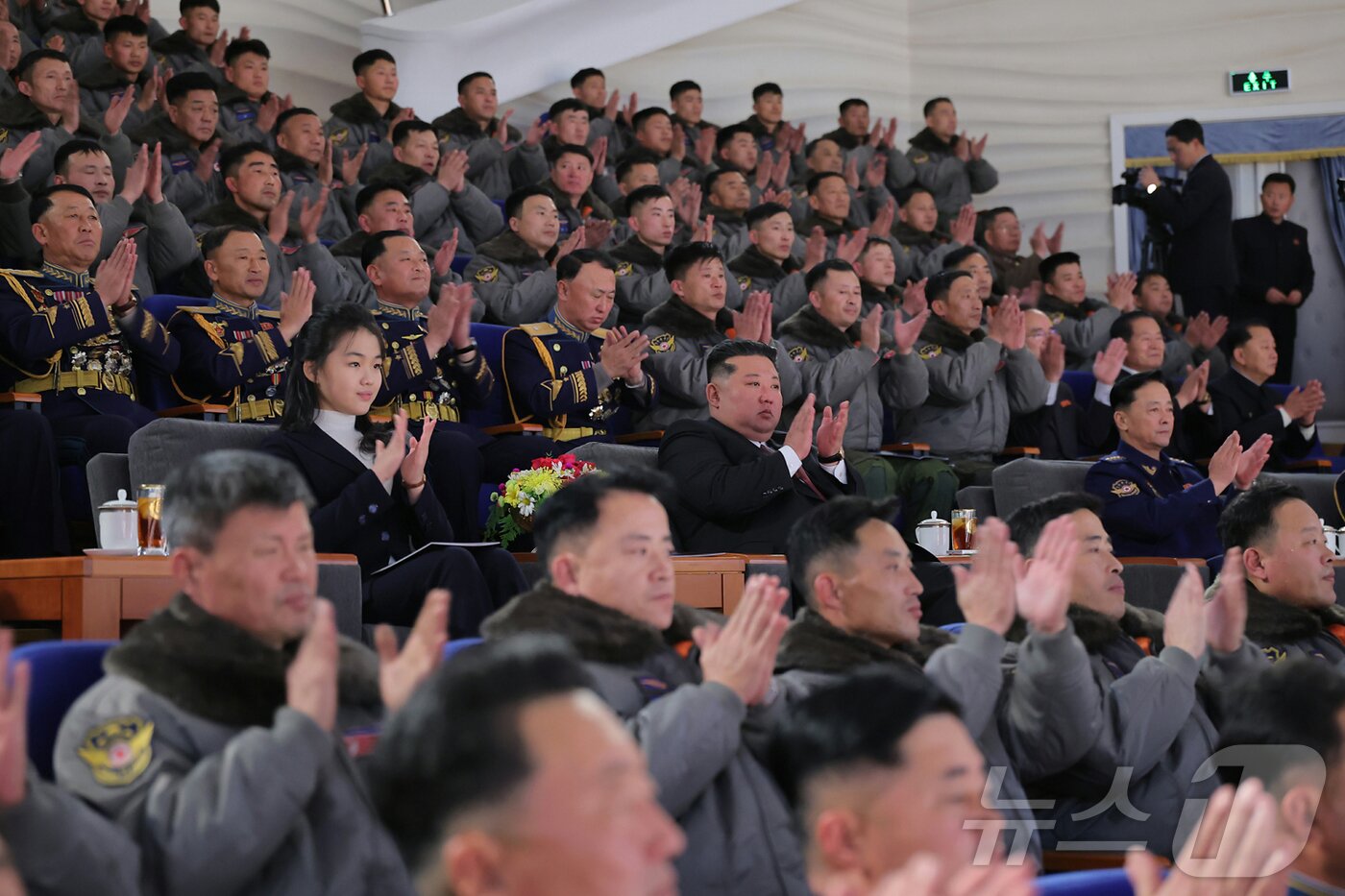 Rodong Sinmun, the official newspaper of North Korea&#39;s Workers&#39; Party, reported on November 30 that a grand ceremony commemorating the 80th anniversary of the founding of the Korean People&#39;s Army Air Force was held on November 28 at the Kalma Airfield of the 59th Gil Yeongjo Hero Regiment, 2nd Air Division. Kim Jong Un, the General Secretary, attended the event, accompanied by his daughter Ju Ae, who was referred to as his respected daughter / Rodong Sinmun