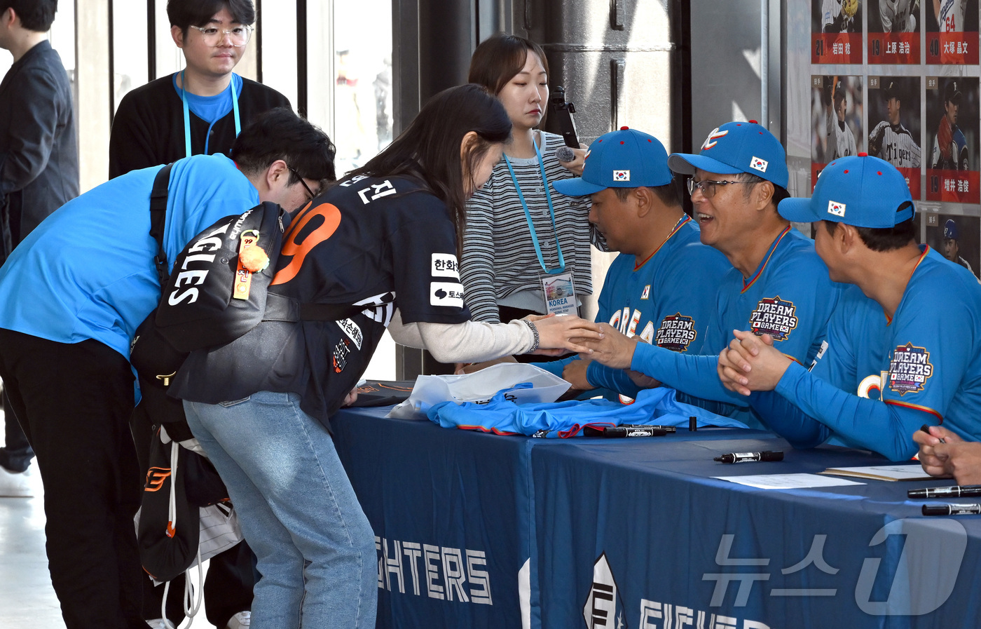 (훗카이도(일본)=뉴스1) 사진공동취재단 = 30일 일본 에스콘필드 홋카이도에서 ‘한일 드림 플레이어즈 게임’이 열렸다.이 게임은 한국과 일본 프로야구를 대표했던 스타들이 총 출 …