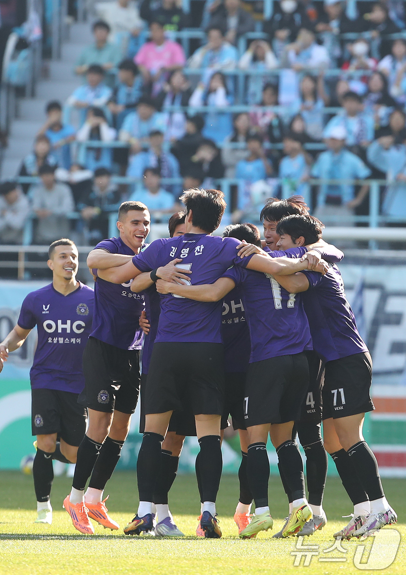 (대구=뉴스1) 공정식 기자 = 30일 오후 대구 북구 대구iM뱅크PARK에서 열린 하나은행 K리그1 2025 38라운드 최종전 대구FC와 FC안양의 경기, 전반 4분 안양 이창용 …