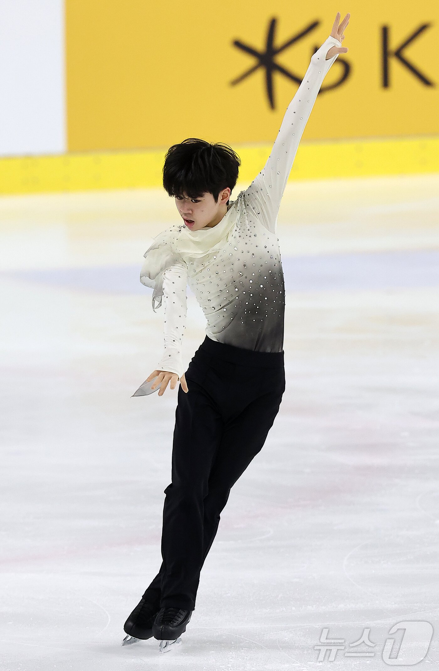 본문 이미지 - 서민규&#40;경신고등학교&#41;가 30일 서울 양천구 목동아이스링크에서 열린 2025 KB금융 전국남녀 피겨스케이팅 회장배 랭킹대회 남자 싱글 프리 프로그램 연기를 펼치고 있다. 2025.11.30/뉴스1 ⓒ News1 김진환 기자