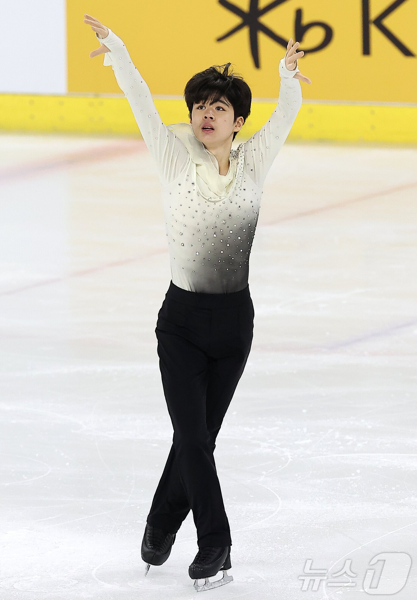 본문 이미지 - 서민규&#40;경신고등학교&#41;가 30일 서울 양천구 목동아이스링크에서 열린 2025 KB금융 전국남녀 피겨스케이팅 회장배 랭킹대회 남자 싱글 프리 프로그램 연기를 펼치고 있다. 2025.11.30/뉴스1 ⓒ News1 김진환 기자