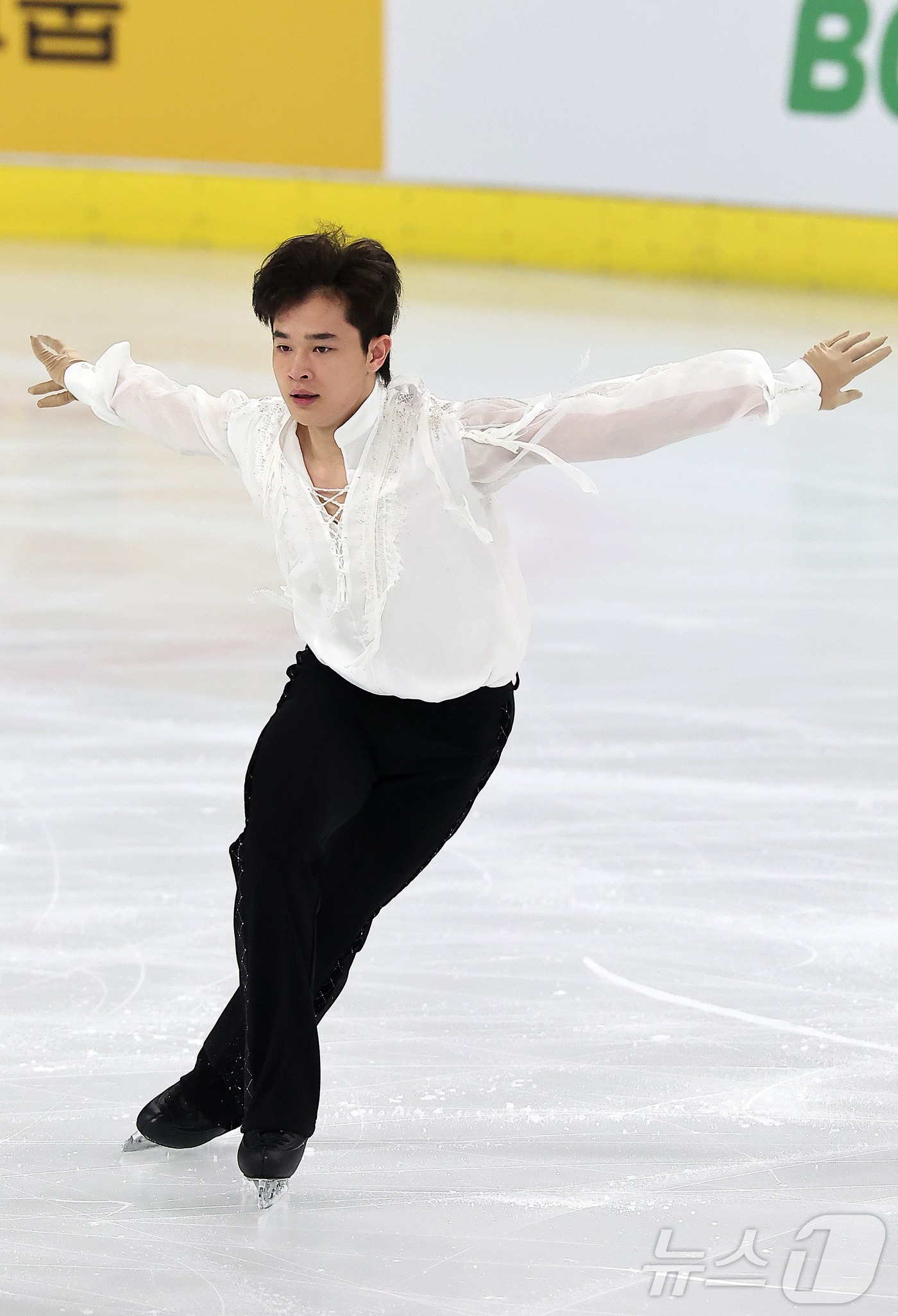 (서울=뉴스1) 김진환 기자 = 김현겸(고려대학교)이 30일 서울 양천구 목동아이스링크에서 열린 2025 KB금융 전국남녀 피겨스케이팅 회장배 랭킹대회 남자 싱글 프리 프로그램 연 …