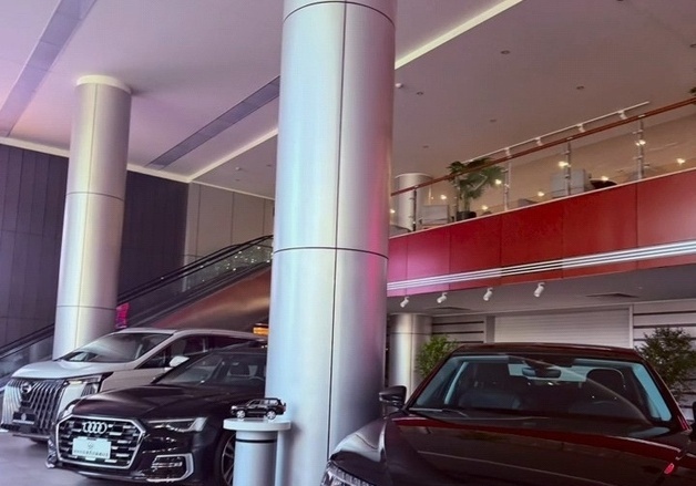 'BMW'·'아우디' 진열된 평양 자동차 전시장…고급 외제차 누가 탈까