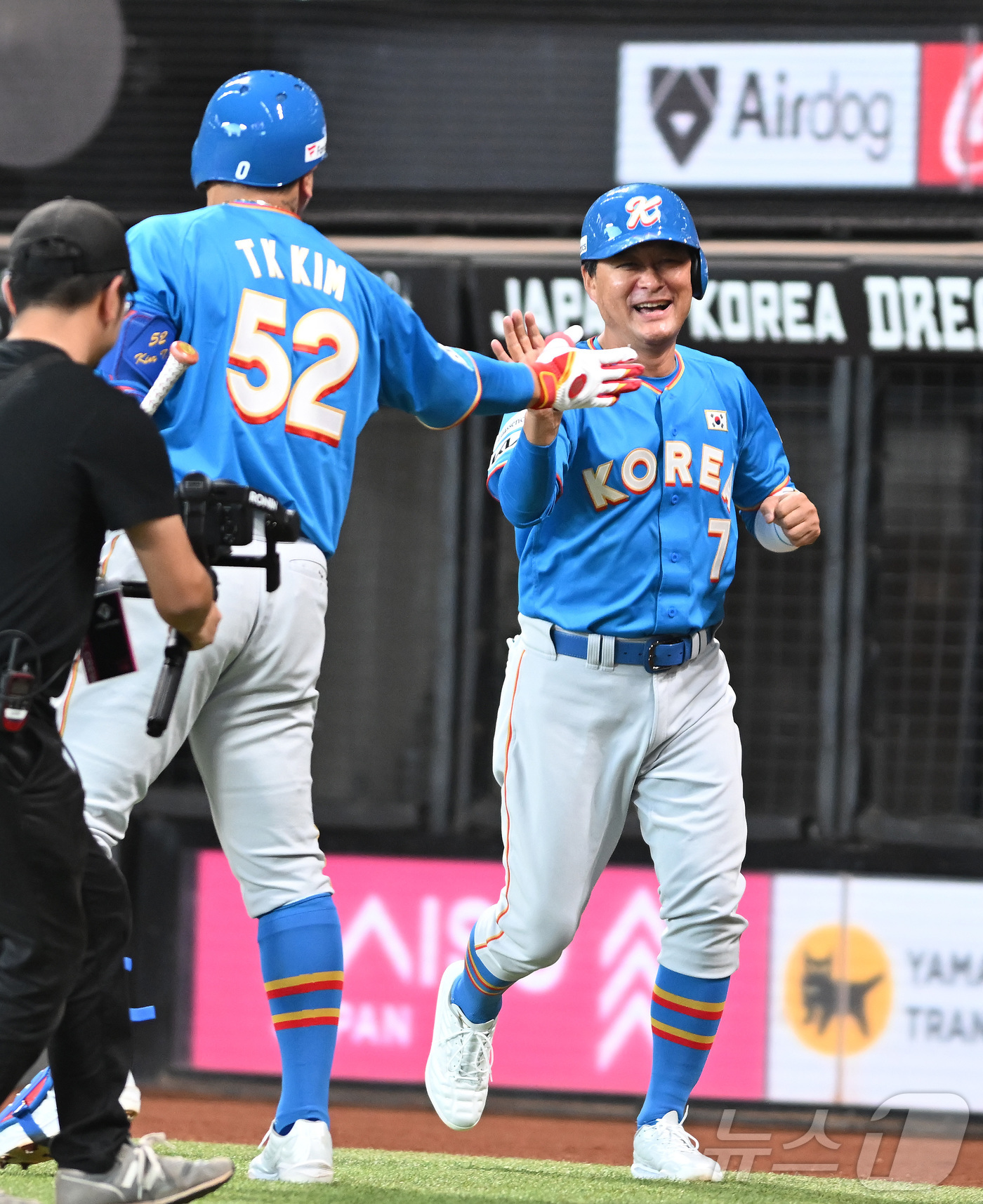 (훗카이도(일본)=뉴스1) 사진공동취재단 = 30일 일본 에스콘필드 홋카이도에서 ‘한일 드림 플레이어즈 게임’이 열렸다.이 게임은 한국과 일본 프로야구를 대표했던 스타들이 총  출 …