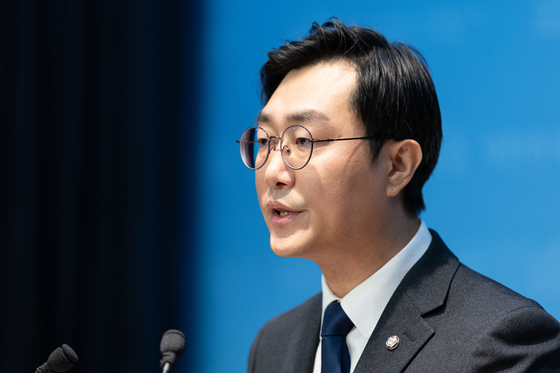 경찰, '준강제추행 혐의' 장경태 의원 당일 동석자 조사