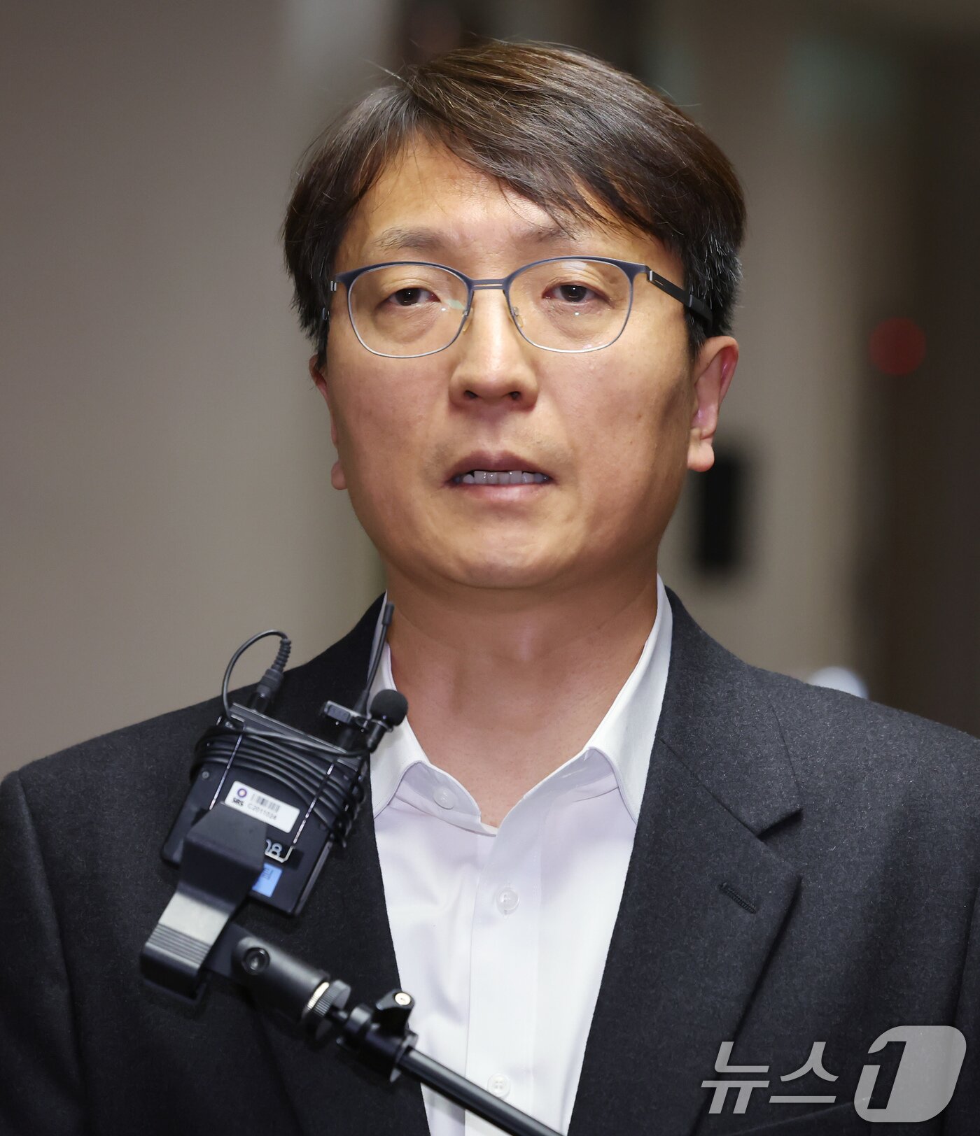 본문 이미지 - 박대준 쿠팡 대표이사가 30일 오후 서울 종로구 정부서울청사에서 열린 쿠팡 개인정보 유출 관련 긴급 관계부처 장관회의에 참석하며 쿠팡 이용자에게 사과 발언을 하고 있다. 2025.11.30/뉴스1 ⓒ News1 장수영 기자