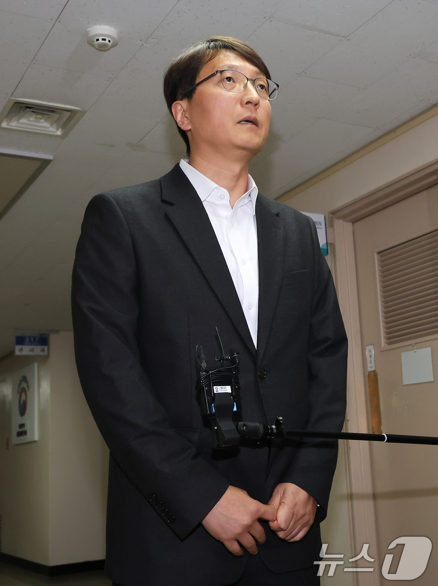 (서울=뉴스1) 장수영 기자 = 박대준 쿠팡 대표이사가 30일 오후 서울 종로구 정부서울청사에서 열린 쿠팡 개인정보 유출 관련 긴급 관계부처 장관회의에 참석하며 쿠팡 이용자에게 사 …