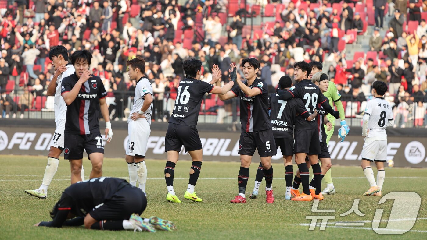 본문 이미지 - 구단 처음으로 승강 PO에 나서는 부천FC. /뉴스1 ⓒ News1 황기선 기자