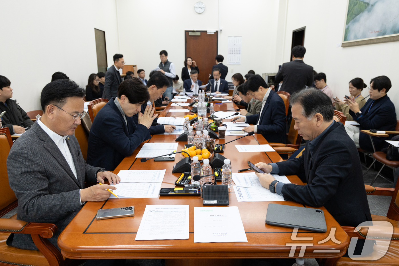 (서울=뉴스1) 이승배 기자 = 30일 서울 여의도 국회에서 열린 제429회국회(정기회) 기획재정위원회 제8차 조세소위원회에 여야 위원들이 자리하고 있다. 2025.11.30/뉴스 …