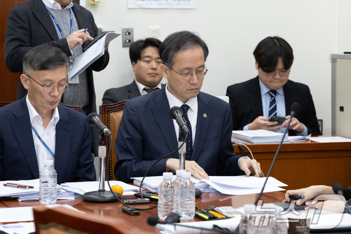 (서울=뉴스1) 이승배 기자 = 30일 서울 여의도 국회에서 열린 제429회국회(정기회) 기획재정위원회 제8차 조세소위원회에 이형일 기획재정부 1차관이 참석하고 있다. 2025.1 …