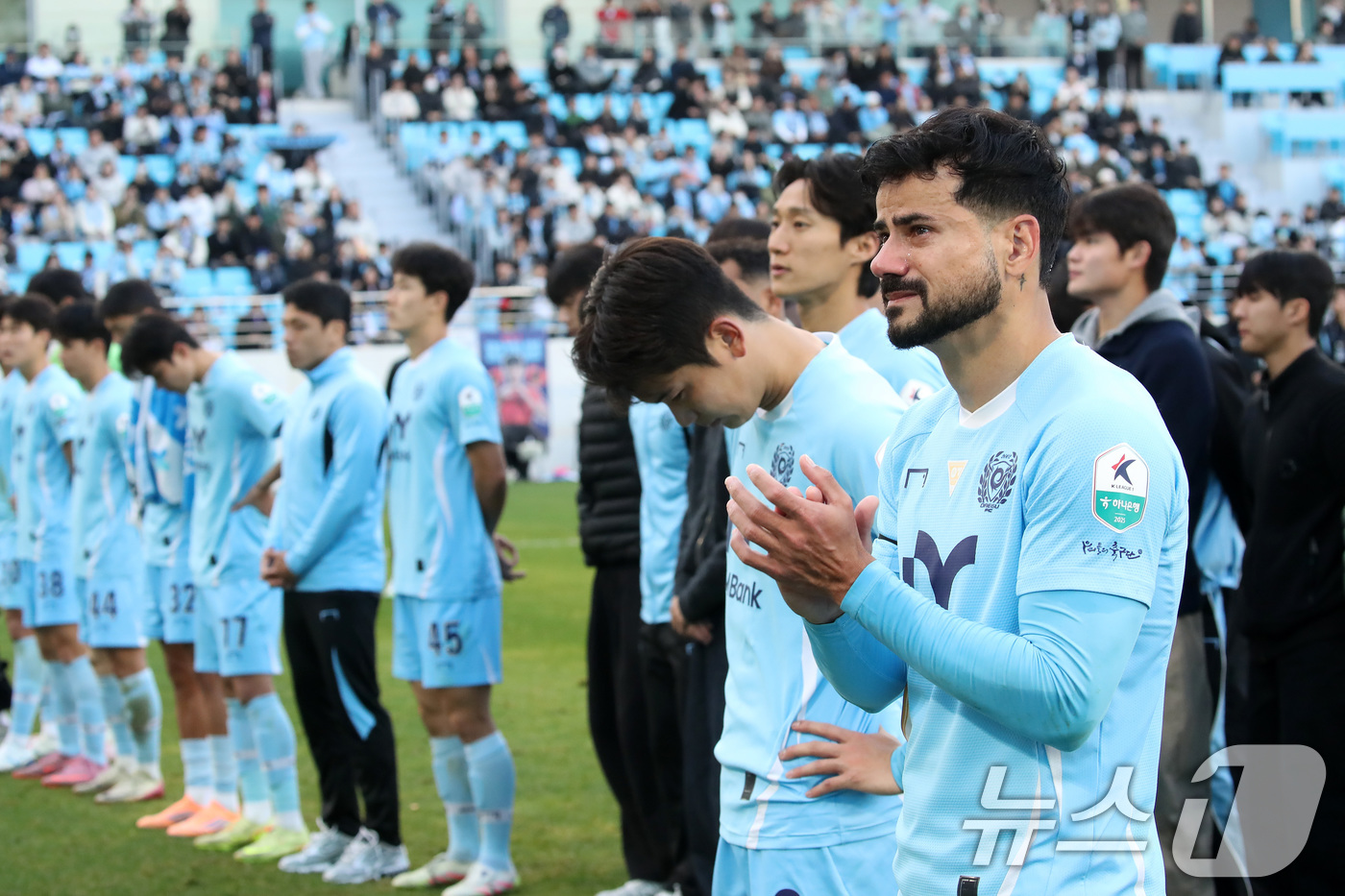 (대구=뉴스1) 공정식 기자 = 30일 오후 대구 북구 대구iM뱅크PARK에서 열린 하나은행 K리그1 2025 38라운드 최종전 대구FC와 FC안양의 경기, 2대 2 무승부를 거두 …