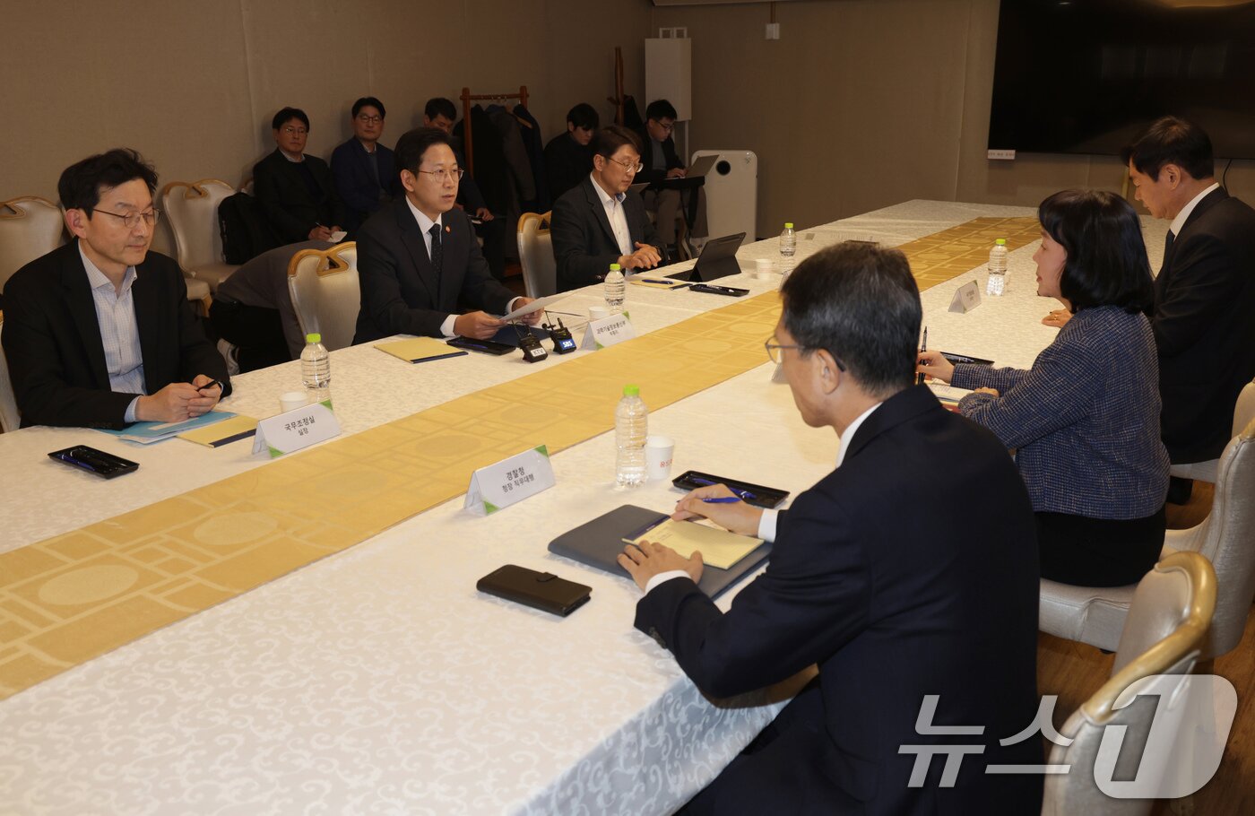 본문 이미지 - 배경훈 부총리 겸 과학기술정보통신부 장관이 30일 오후 서울 종로구 정부서울청사에서 열린 쿠팡 개인정보 유출 관련 긴급 관계부처 장관회의에서 모두발언 하고 있다. &#40;공동취재&#41; 2025.11.30/뉴스1 ⓒ News1 장수영 기자