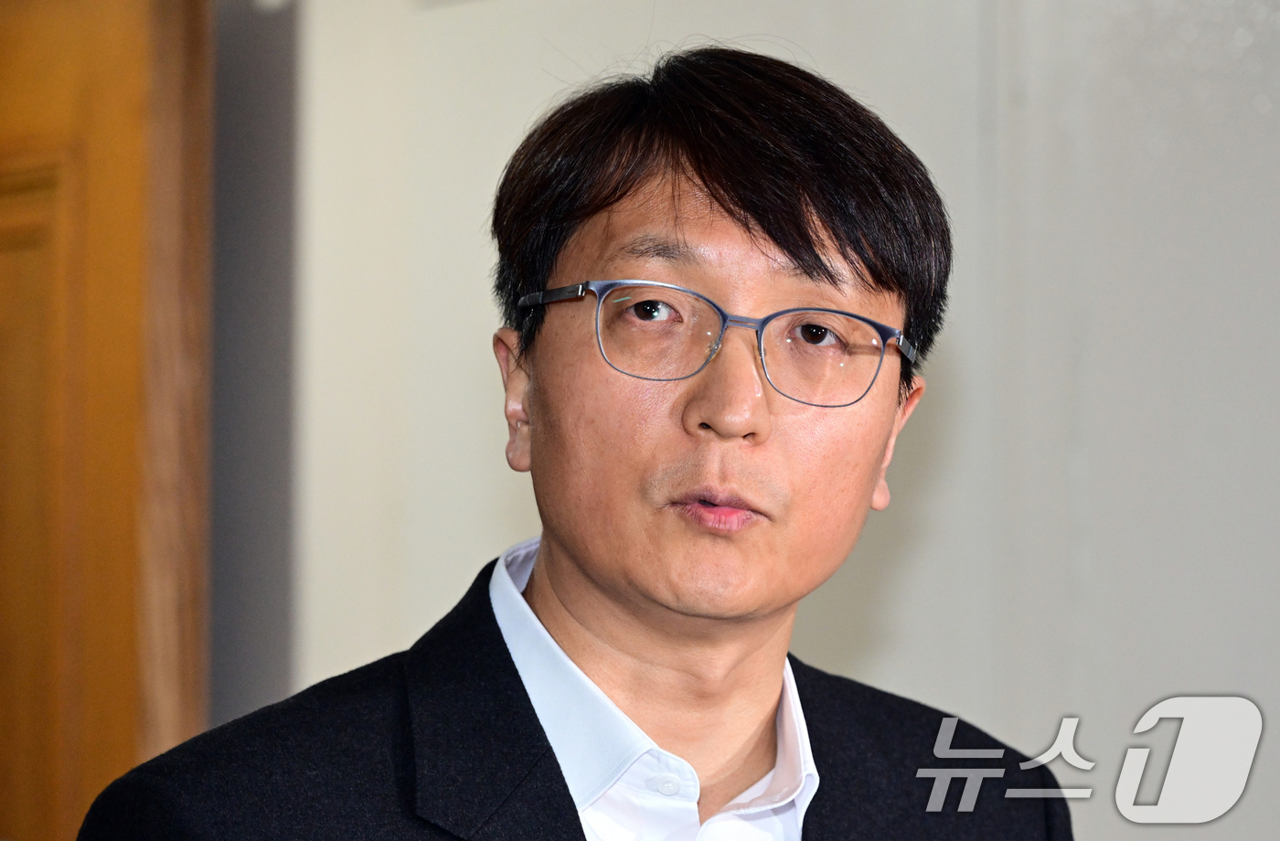 (서울=뉴스1) 장수영 기자 = 박대준 쿠팡 대표이사가 30일 오후 서울 종로구 정부서울청사에서 열린 쿠팡 개인정보 유출 관련 긴급 관계부처 장관회의에 참석한 뒤 이용자들을 향해 …