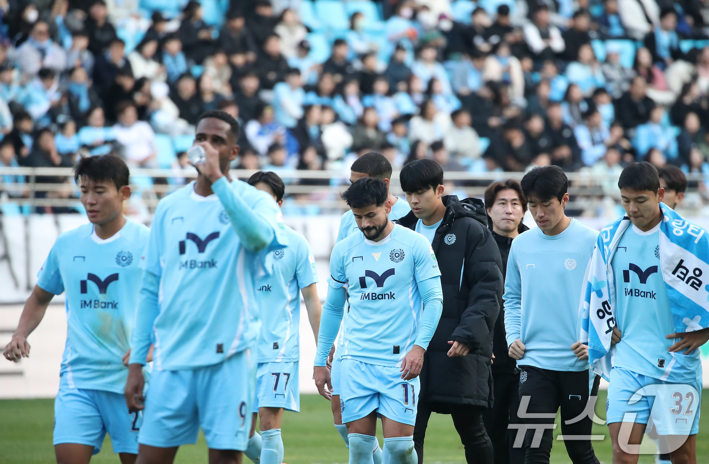 (대구=뉴스1) 공정식 기자 = 30일 오후 대구 북구 대구iM뱅크PARK에서 열린 하나은행 K리그1 2025 38라운드 최종전 대구FC와 FC안양의 경기, 2대 2 무승부를 거두 …