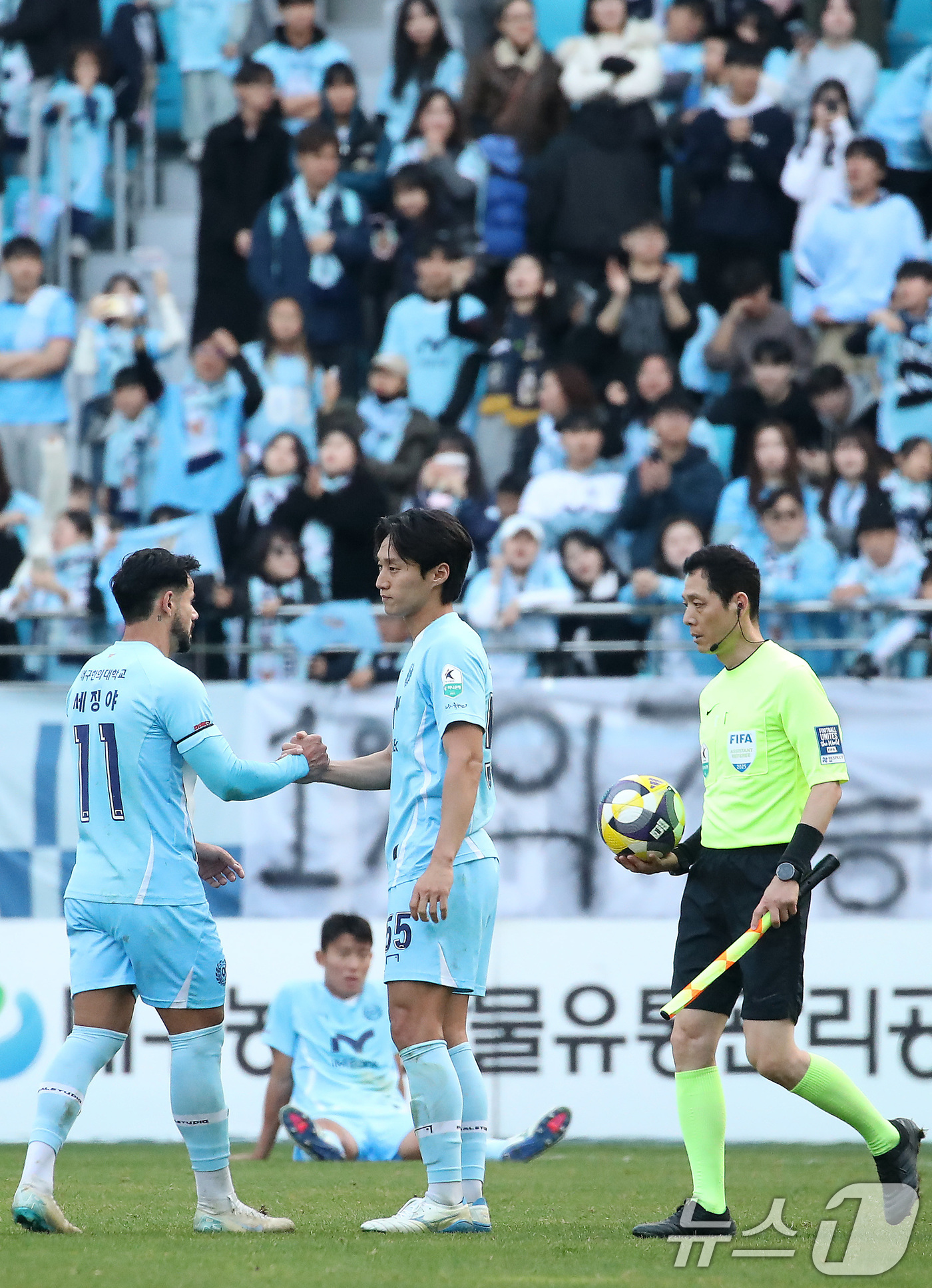 (대구=뉴스1) 공정식 기자 = 30일 오후 대구 북구 대구iM뱅크PARK에서 열린 하나은행 K리그1 2025 38라운드 최종전 대구FC와 FC안양의 경기, 2대 2 무승부를 거두 …