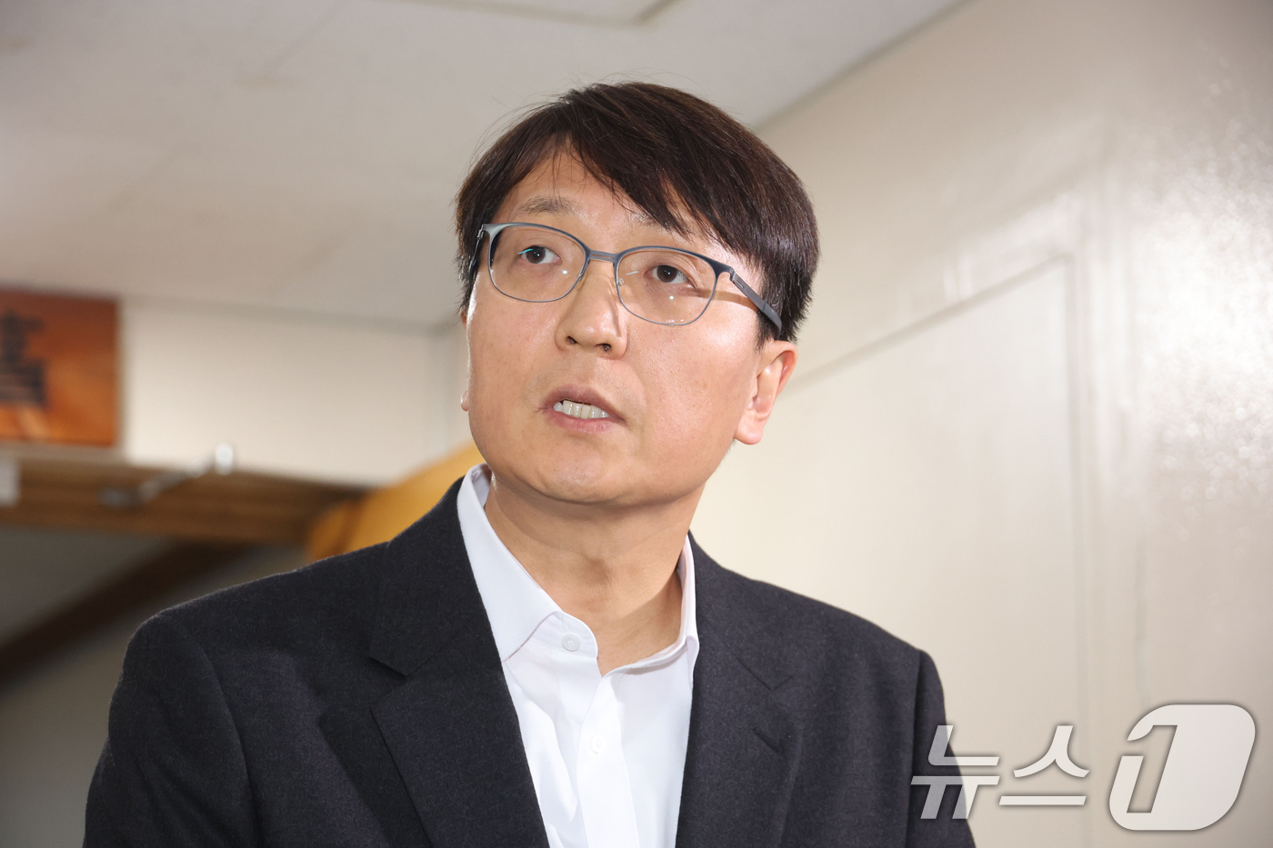 (서울=뉴스1) 장수영 기자 = 박대준 쿠팡 대표이사가 30일 오후 서울 종로구 정부서울청사에서 열린 쿠팡 개인정보 유출 관련 긴급 관계부처 장관회의에 참석한 뒤 이용자들을 향해 …