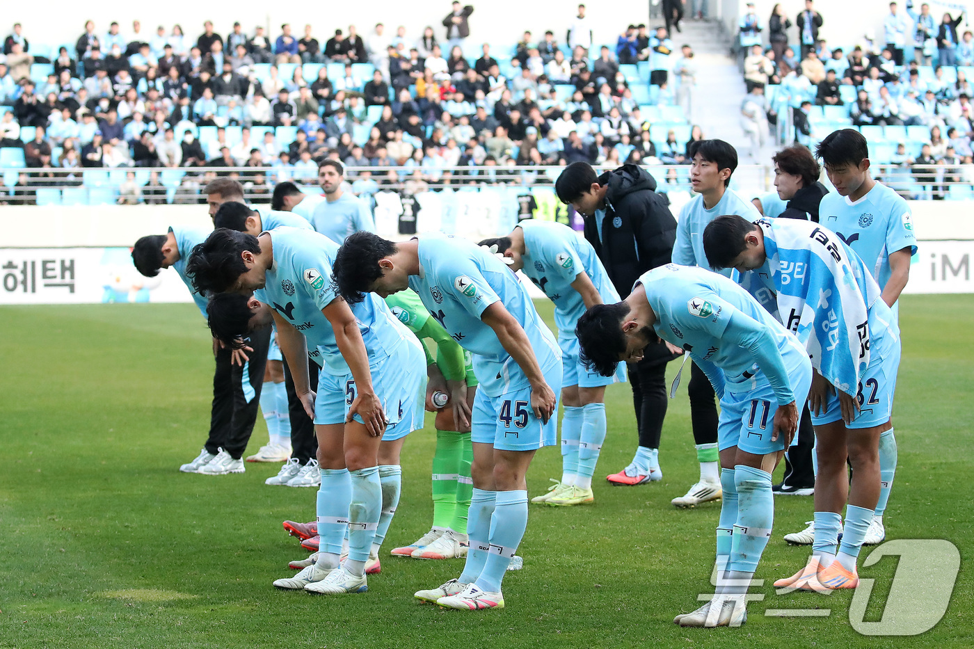 (대구=뉴스1) 공정식 기자 = 30일 오후 대구 북구 대구iM뱅크PARK에서 열린 하나은행 K리그1 2025 38라운드 최종전 대구FC와 FC안양의 경기, 2대 2 무승부를 거두 …