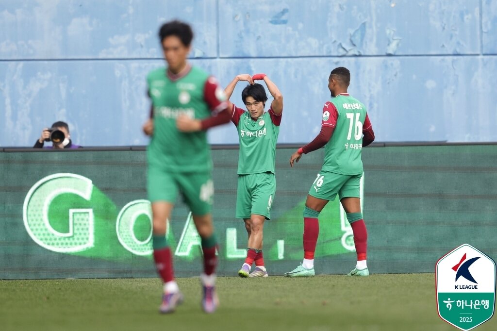 본문 이미지 - 대전 하나시티즌은 구단 역대 최고 성적인 준우승을 차지했다. &#40;한국프로축구연맹 제공&#41;