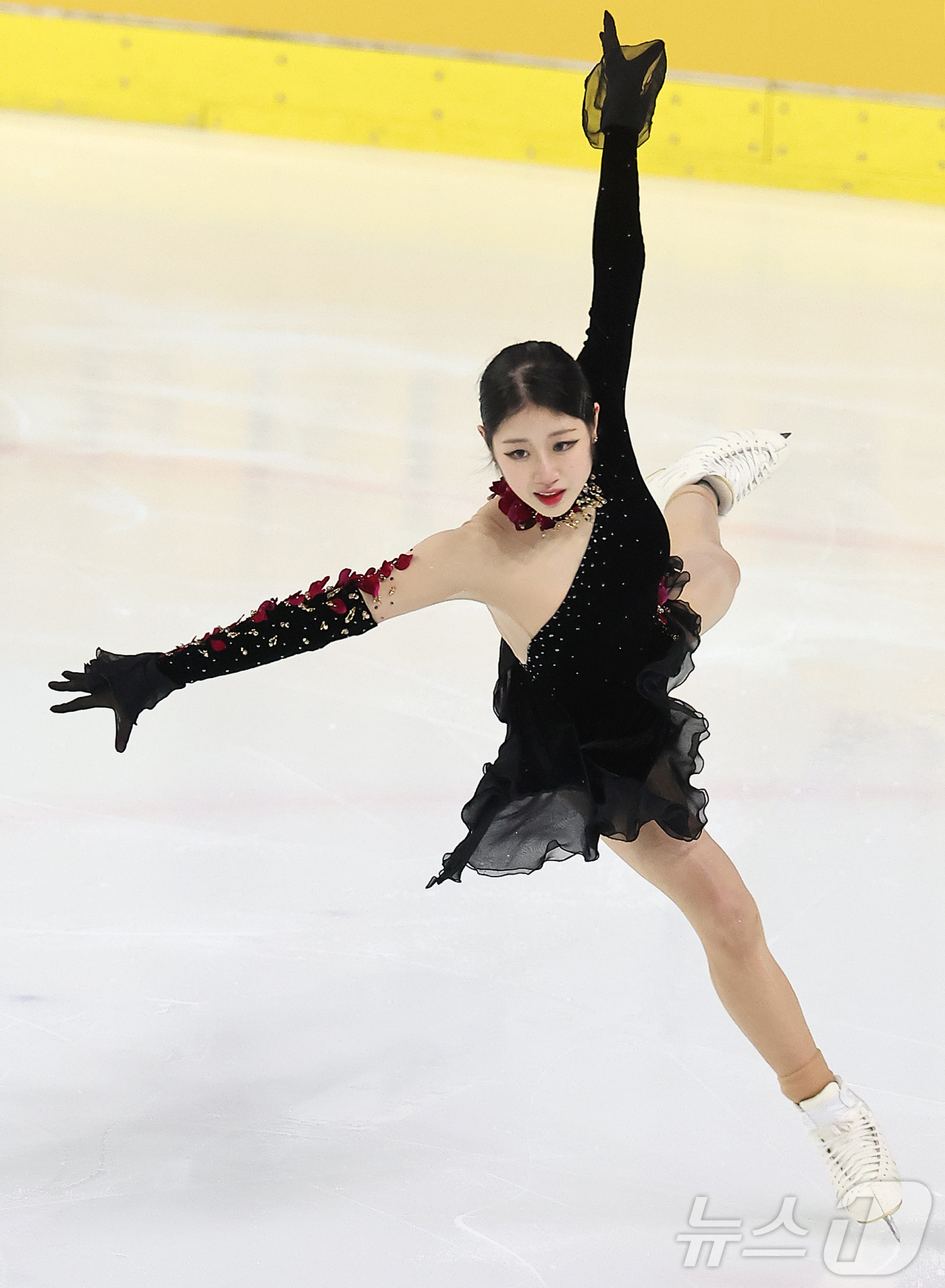 (서울=뉴스1) 김진환 기자 = 이해인(고려대학교)이 30일 서울 양천구 목동아이스링크에서 열린 2025 KB금융 전국남녀 피겨스케이팅 회장배 랭킹대회 여자 싱글 프리 프로그램 연 …