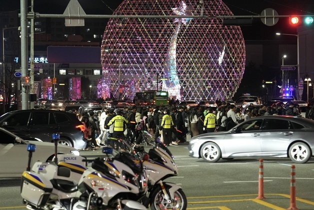 '질서를 지켜주세요'