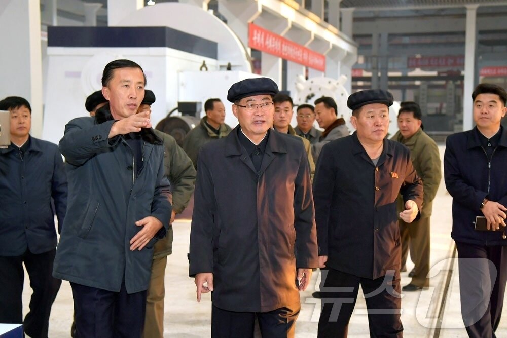 본문 이미지 - &#40;평양 노동신문=뉴스1&#41; = 북한 노동당 기관지 노동신문은 4일 박태성 내각총리가 삼지연관광지구건설과 함흥시 주요기업소들을 현지료해&#40;점검&#41;했다고 보도했다. [국내에서만 사용가능. 재배포 금지. DB 금지. For Use Only in the Republic of Korea. Redistribution Prohibited] rodongphoto@news1.kr