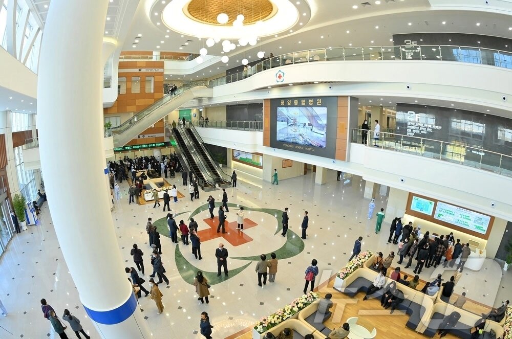 본문 이미지 - &#40;평양 노동신문=뉴스1&#41; = 북한 노동당 기관지 노동신문은 4일 &#34;평양종합병원이 3일 개원했다&#34;라고 보도했다. [국내에서만 사용가능. 재배포 금지. DB 금지. For Use Only in the Republic of Korea. Redistribution Prohibited] rodongphoto@news1.kr