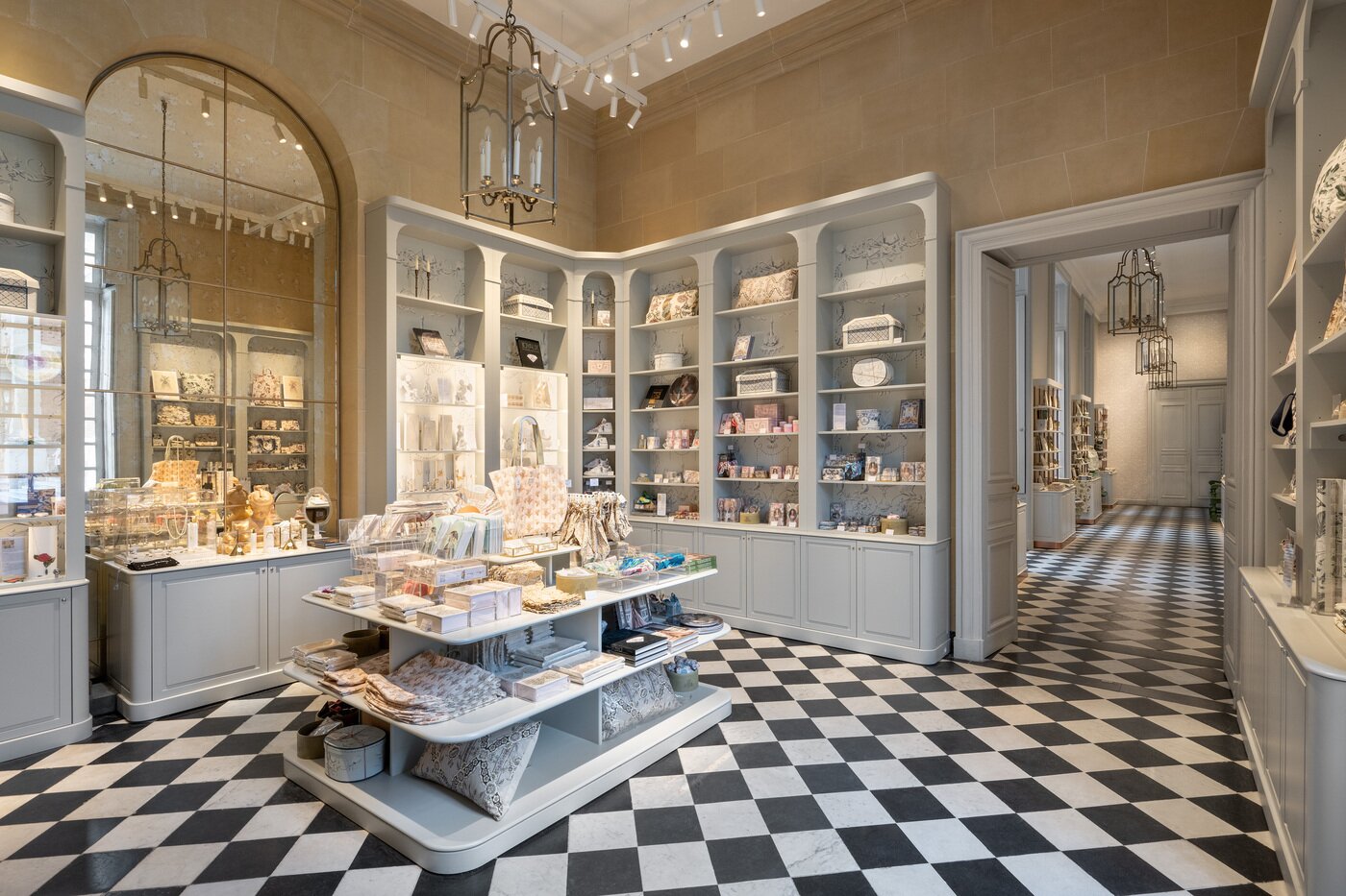 본문 이미지 - 베르사유 궁전 뮤지엄샵 &#40;ⓒ Francois Guillemin GrandPalaisRmn&#40;국립박물관문화재단 제공&#41;