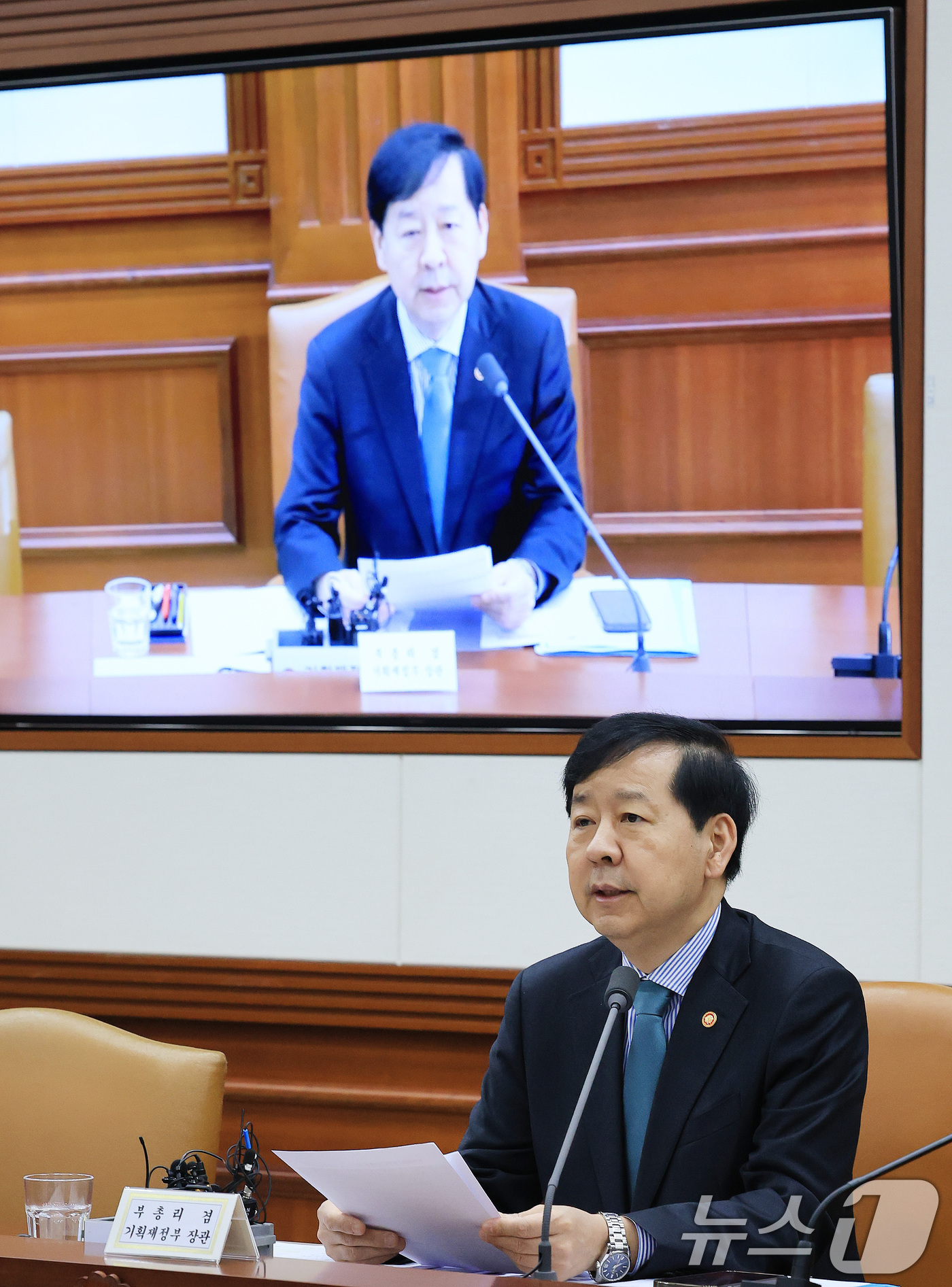 (서울=뉴스1) 임세영 기자 = 구윤철 경제부총리 겸 기획재정부 장관이 4일 오전 서울 종로구 정부서울청사에서 열린 경제관계장관회의 겸 물가관계장관회의 및 산업경쟁력강화 관계장관회 …