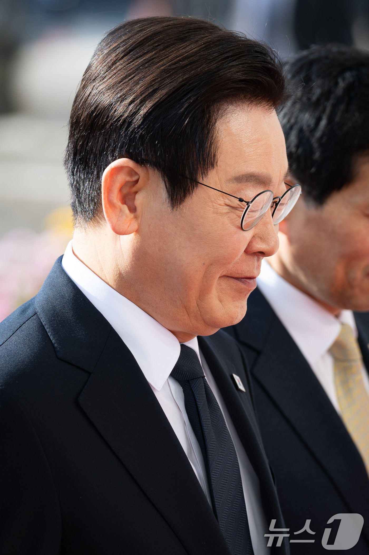 (서울=뉴스1) 유승관 기자 = 이재명 대통령이 4일 서울 여의도 국회에서 내년도 정부 예산안에 대한 시정연설을 하기 위해 도착해 본청에 들어서고 있다. 2025.11.4/뉴스1