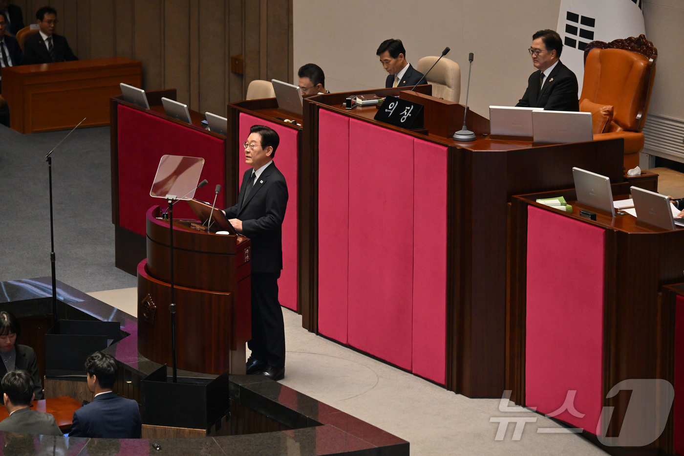 (서울=뉴스1) 국회사진기자단 = 이재명 대통령이 4일 서울 여의도 국회 본회의장에서 2026년도 예산안 및 기금운용계획안에 대한 시정연설을 하고 있다. 2025.11.4/뉴스1