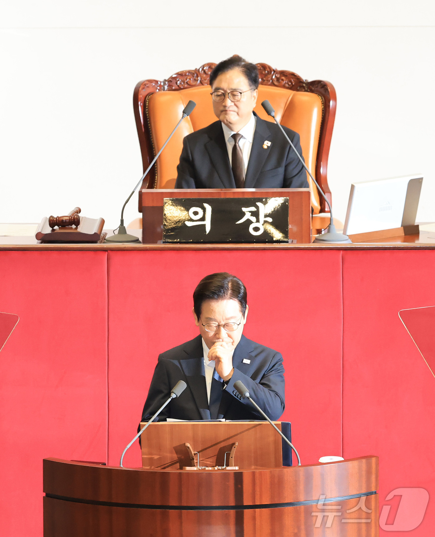 (서울=뉴스1) 국회사진기자단 = 이재명 대통령이 4일 서울 여의도 국회 본회의장에서 2026년도 예산안 및 기금운용계획안에 대한 시정연설을 하고 있다. 2025.11.4/뉴스1