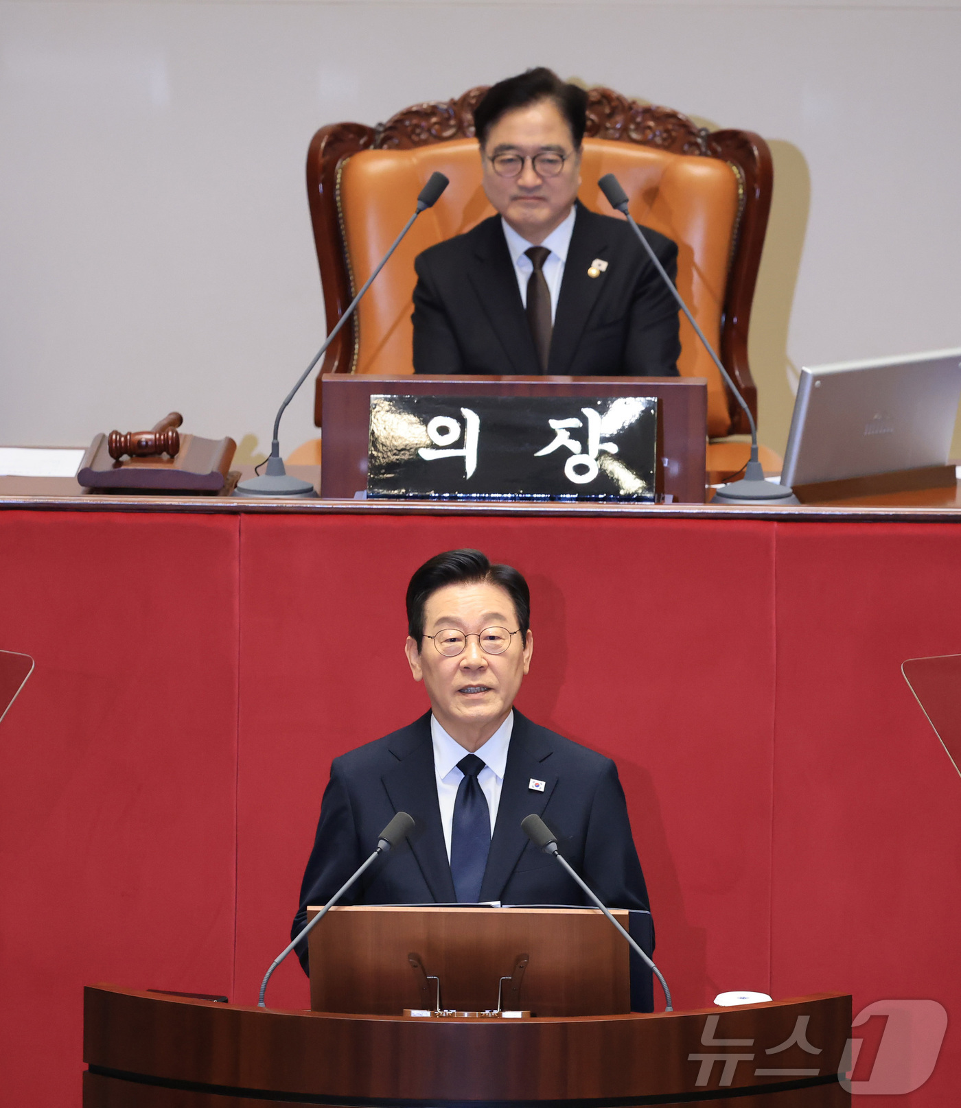 (서울=뉴스1) 국회사진기자단 = 이재명 대통령이 4일 오전 국회 본회의장에서 2026년도 예산안 및 기금운용계획안에 대한 시정연설을 하고 있다. 2025.11.4/뉴스1