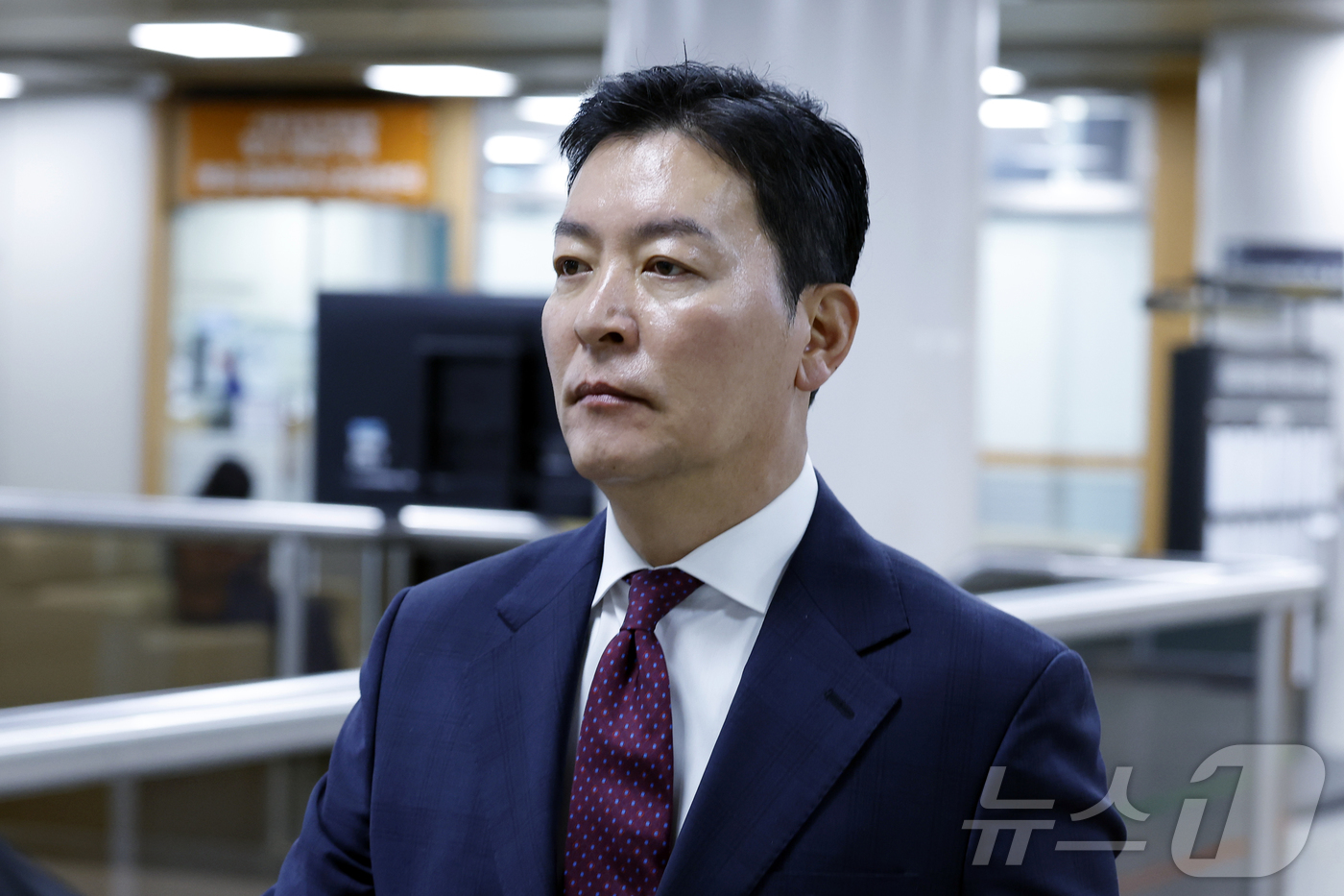 (서울=뉴스1) 박정호 기자 = 김성훈 전 대통령경호처 차장이 4일 오전 서울 서초구 서초동 서울중앙지방법원에서 열린 윤석열 전 대통령의 특수공무집행방해 등 6차 공판에 출석하고 …