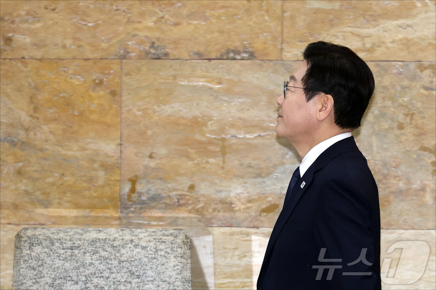 (서울=뉴스1) 국회사진기자단 = 이재명 대통령이 4일 오전 서울 여의도 국회 본청에서 열린 국회 본회의에서 2026년도 예산안 및 기금운용계획안 대통령 시정연설을 마친 뒤 본회의 …