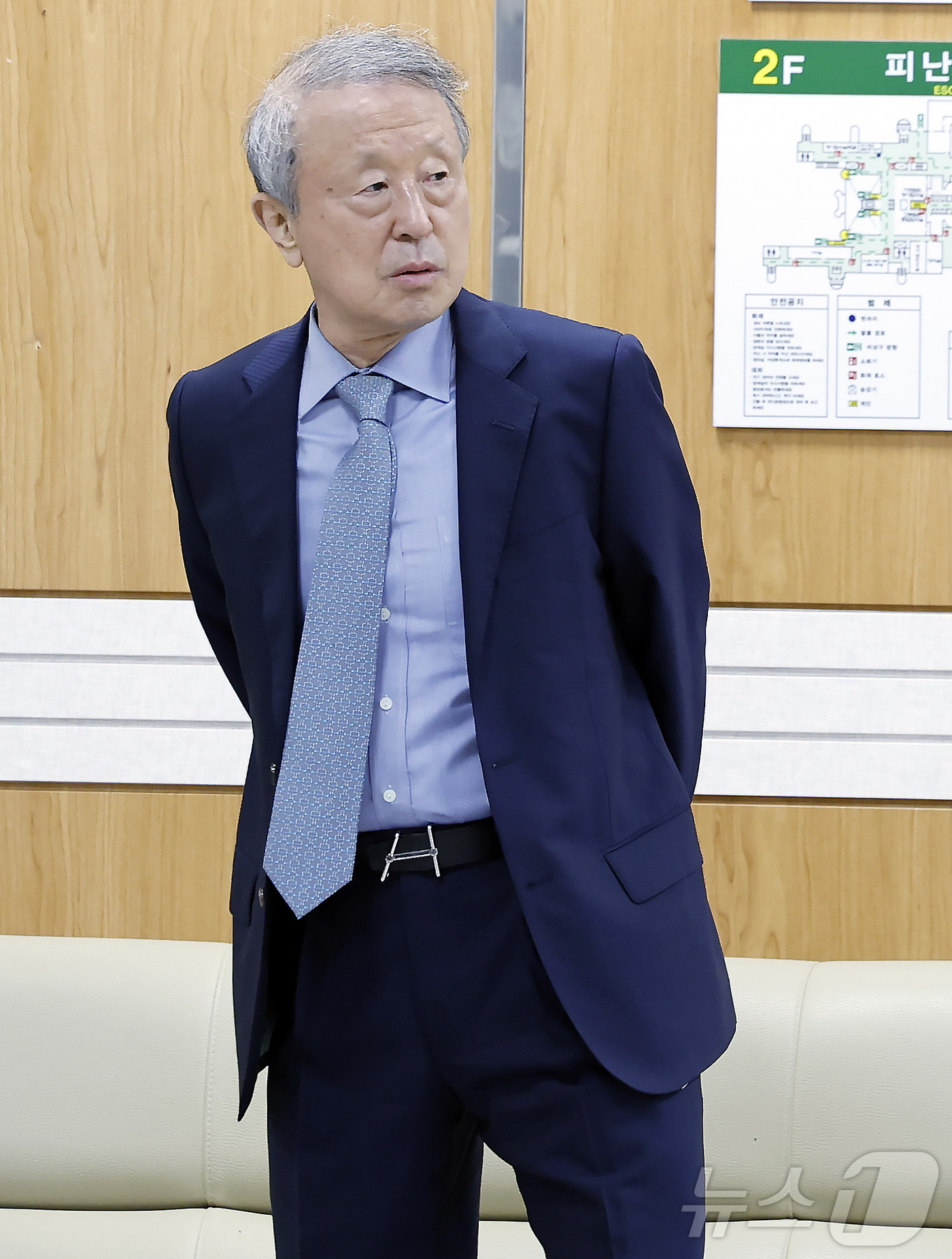 (서울=뉴스1) 박정호 기자 = 200억 원대 횡령 및 배임 혐의를 받는 홍원식 전 남양유업 회장이 4일 오전  서울 서초구 서초동 서울중앙지방법원에서 열린 특정경제범죄가중처벌등에 …