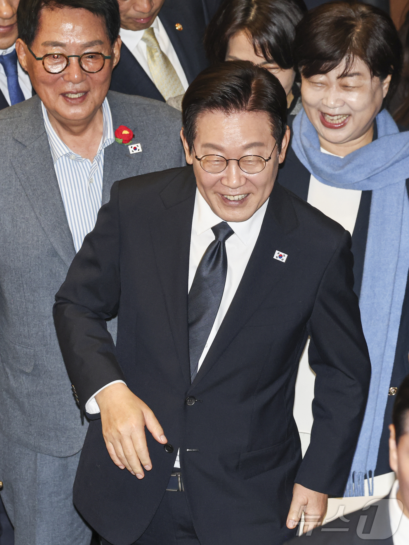 (서울=뉴스1) 국회사진기자단 = 이재명 대통령이 4일 서울 국회 본회의장에서 2026년도 정부 예산안에 대한 시정연설을 마친 뒤 퇴장하고 있다. 2025.11.4/뉴스1