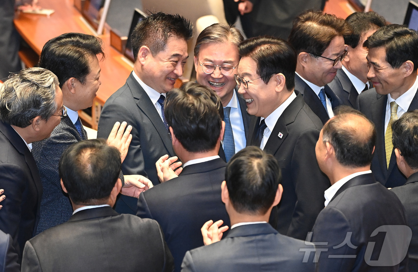 (서울=뉴스1) 국회사진기자단 = 이재명 대통령이 4일 오전 국회에서 2026년도 예산안에 대한 시정연설을 마친 뒤 퇴장하고 있다. 2025.11.4/뉴스1