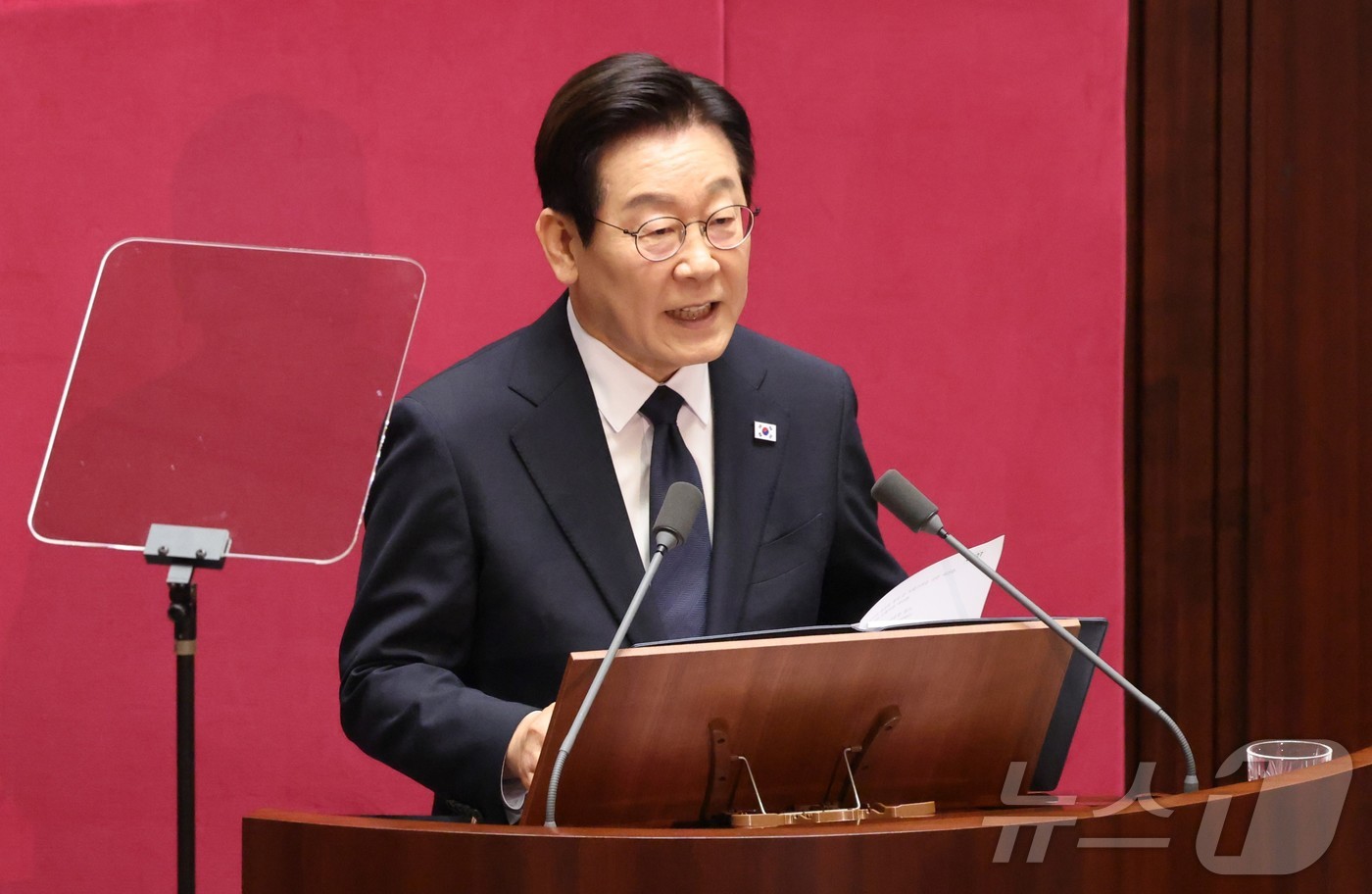 (서울=뉴스1) 국회사진기자단 = 이재명 대통령이 4일 서울 여의도 국회 본회의장에서 2026년도 예산안 및 기금운용계획안에 대한 시정연설을 하고 있다. 2025.11.4/뉴스1