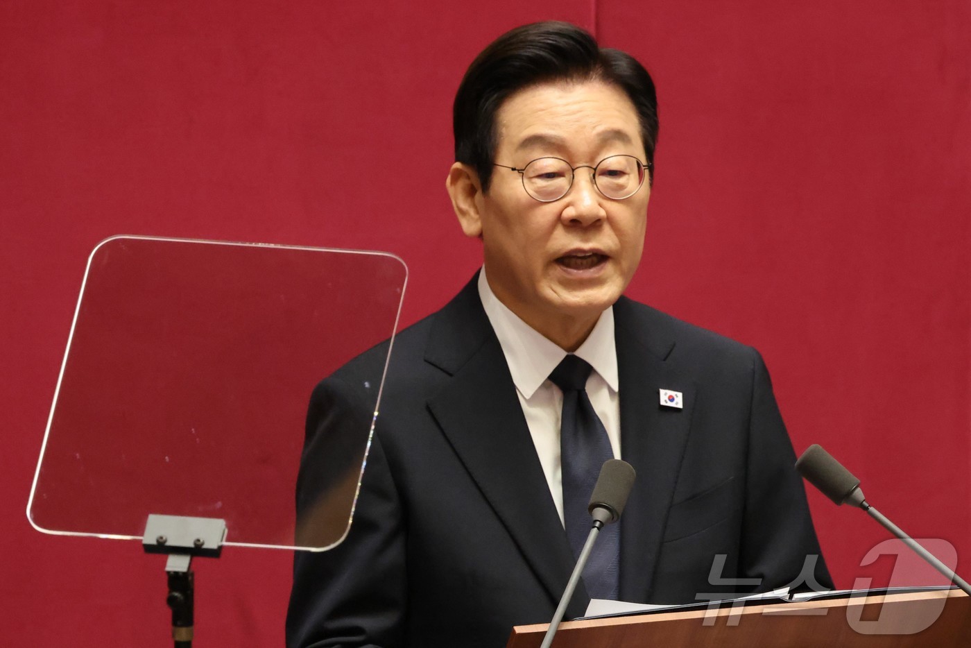 (서울=뉴스1) 국회사진기자단 = 이재명 대통령이 4일 서울 여의도 국회 본회의장에서 2026년도 예산안 및 기금운용계획안에 대한 시정연설을 하고 있다. 2025.11.4/뉴스1